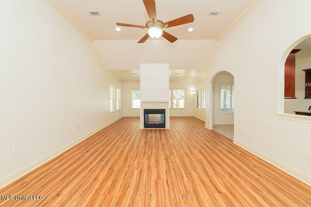 108 Oaks Boulevard Property Photo 3