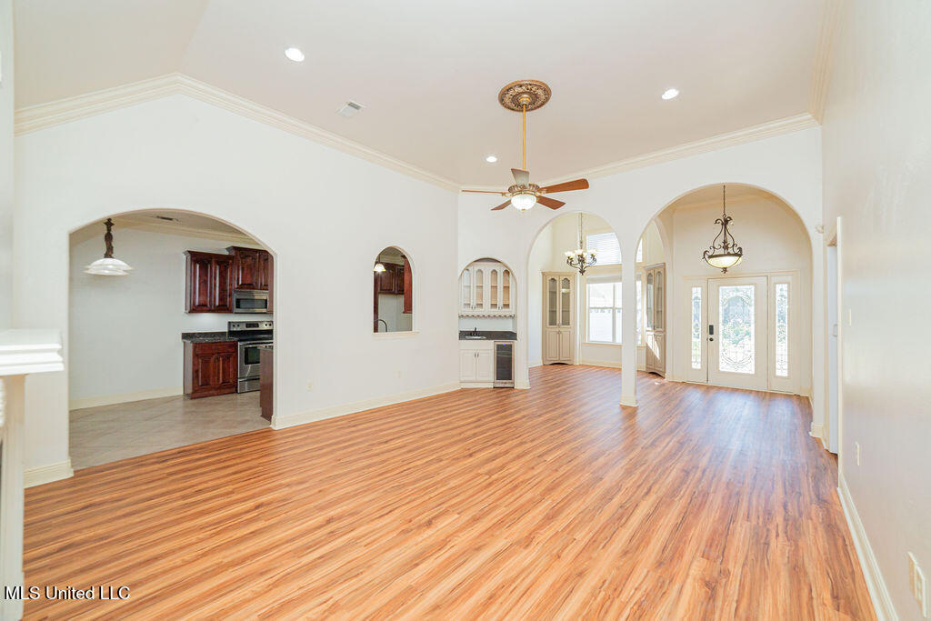 108 Oaks Boulevard Property Photo 8