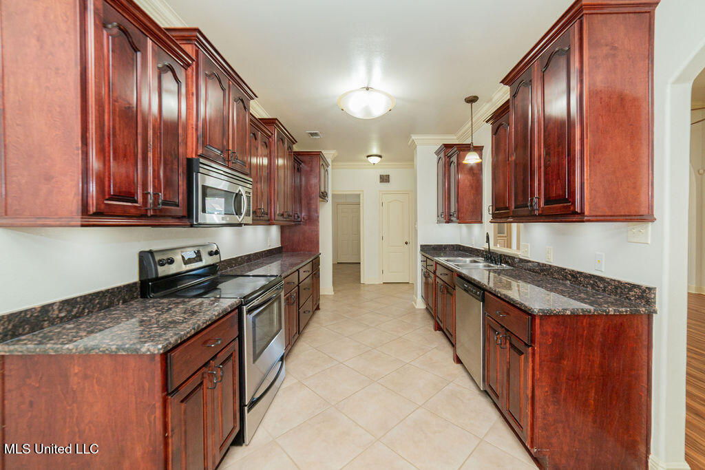 108 Oaks Boulevard Property Photo 10