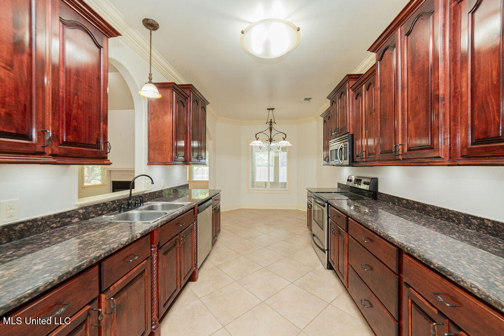 108 Oaks Boulevard Property Photo 11