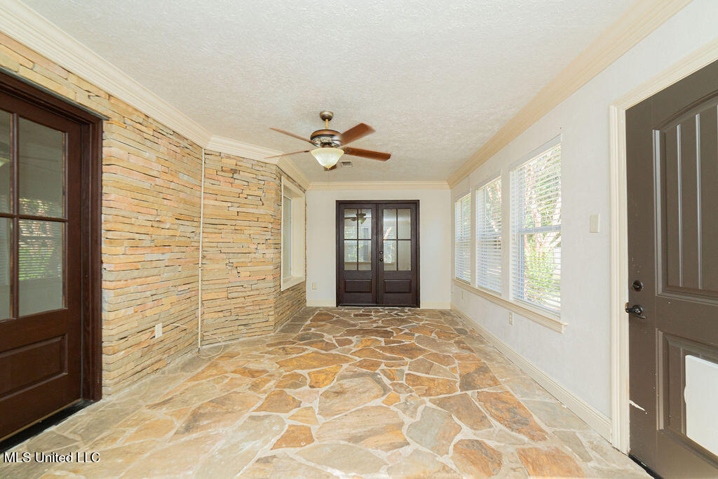 108 Oaks Boulevard Property Photo 16