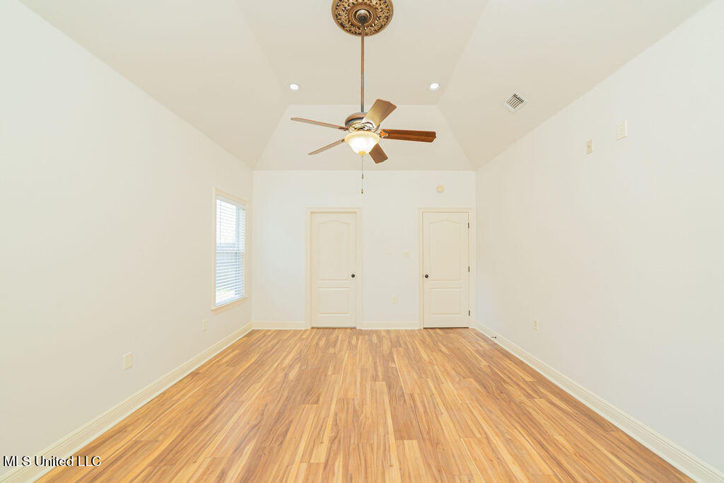 108 Oaks Boulevard Property Photo 18