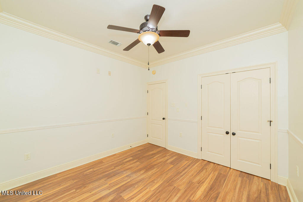 108 Oaks Boulevard Property Photo 23