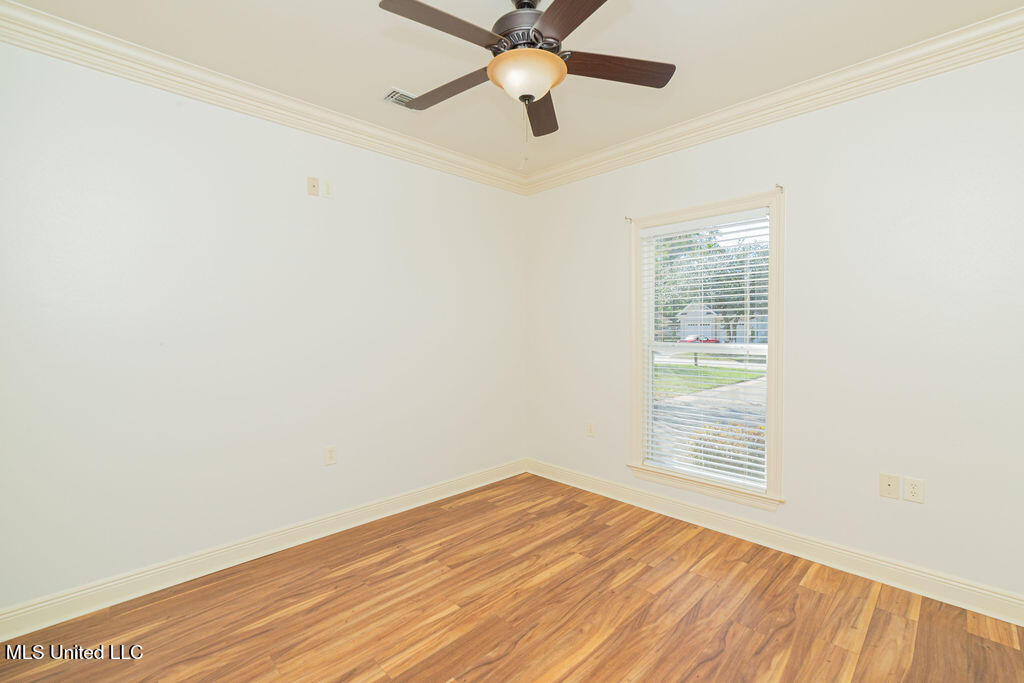 108 Oaks Boulevard Property Photo 24