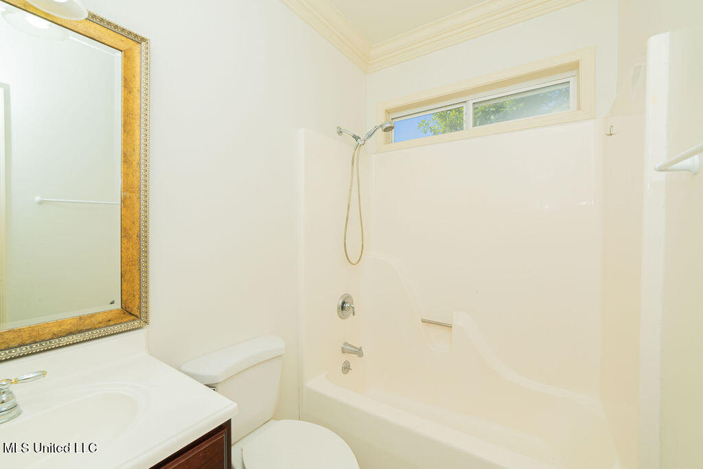 108 Oaks Boulevard Property Photo 26