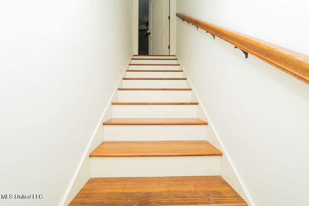 108 Oaks Boulevard Property Photo 30