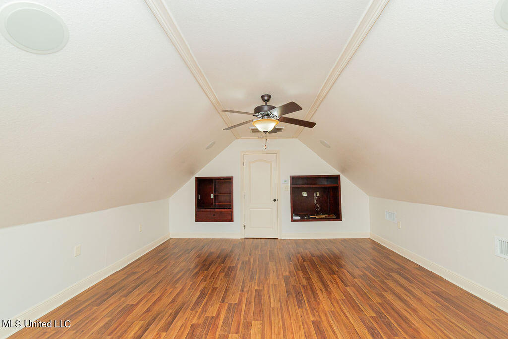 108 Oaks Boulevard Property Photo 31