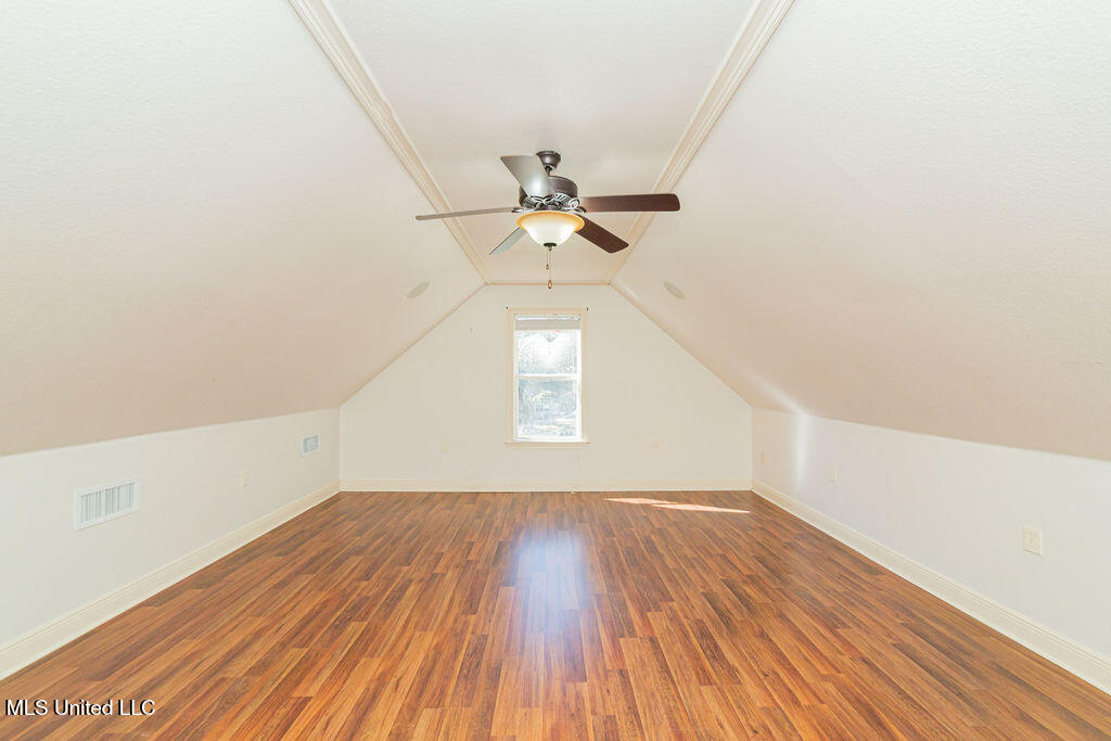 108 Oaks Boulevard Property Photo 32