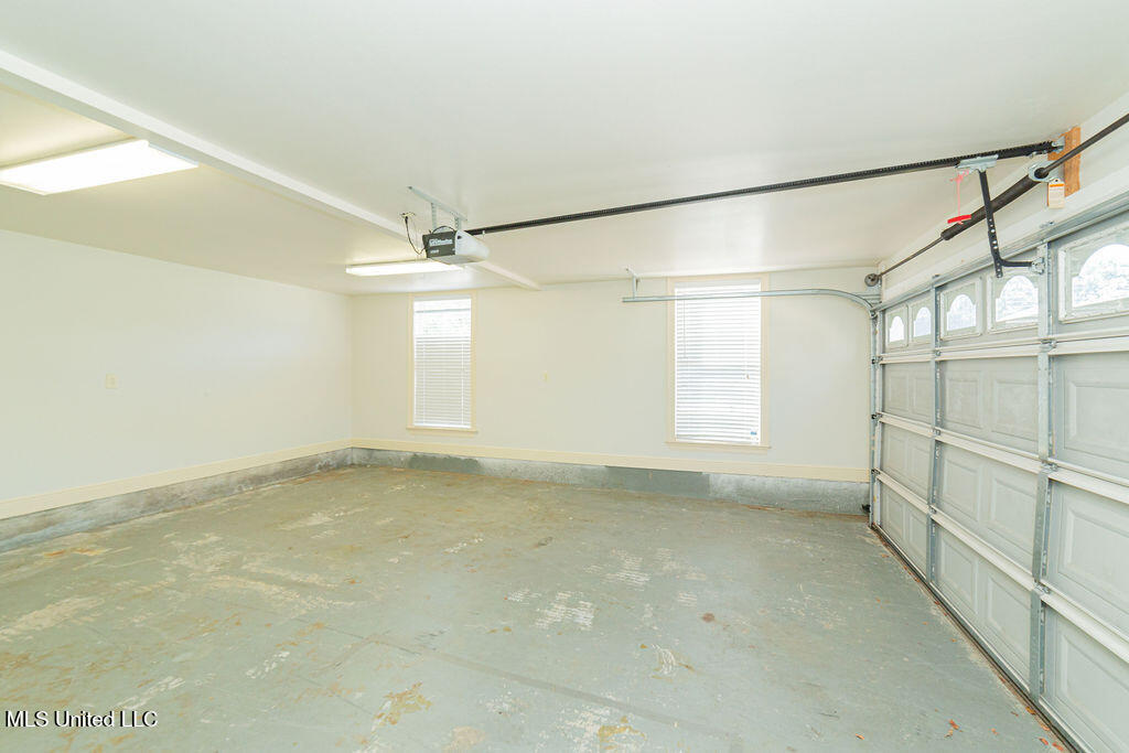 108 Oaks Boulevard Property Photo 35