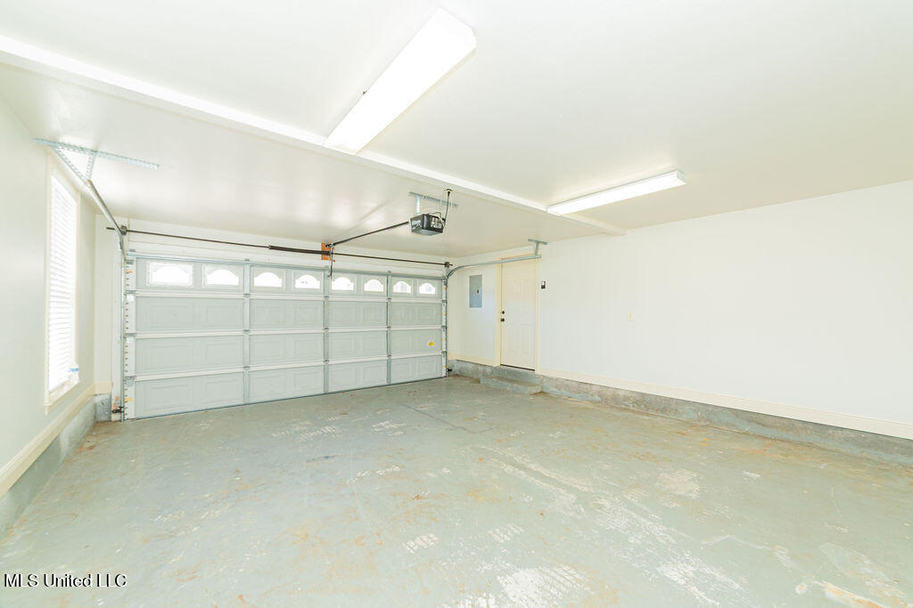 108 Oaks Boulevard Property Photo 36