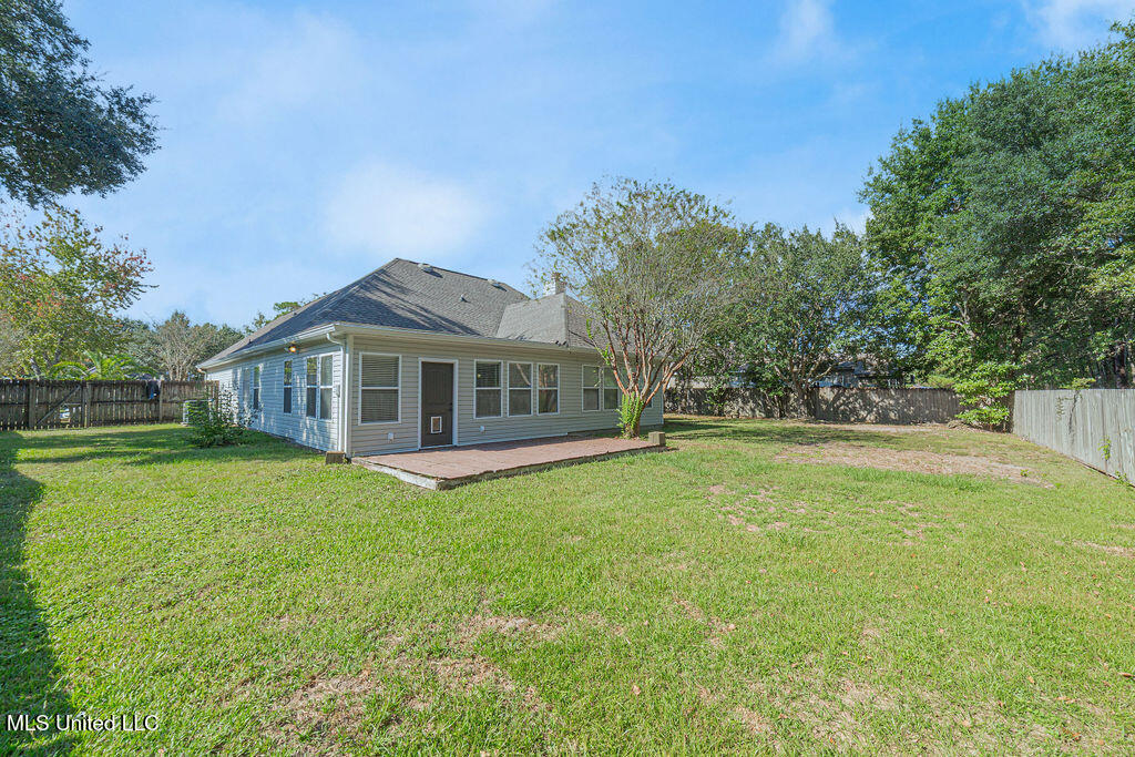 108 Oaks Boulevard Property Photo 41