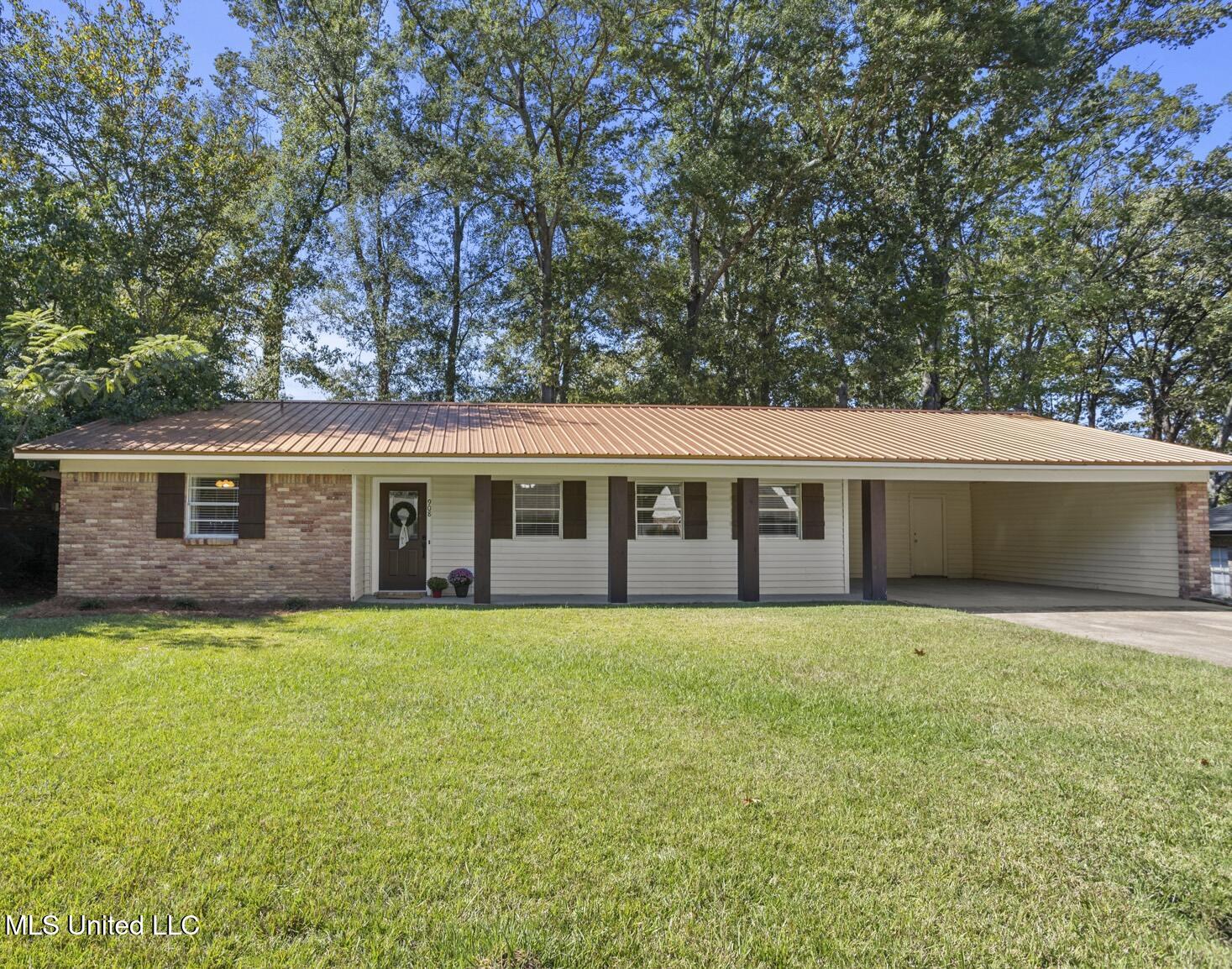 908 Live Oak Drive Property Photo 1