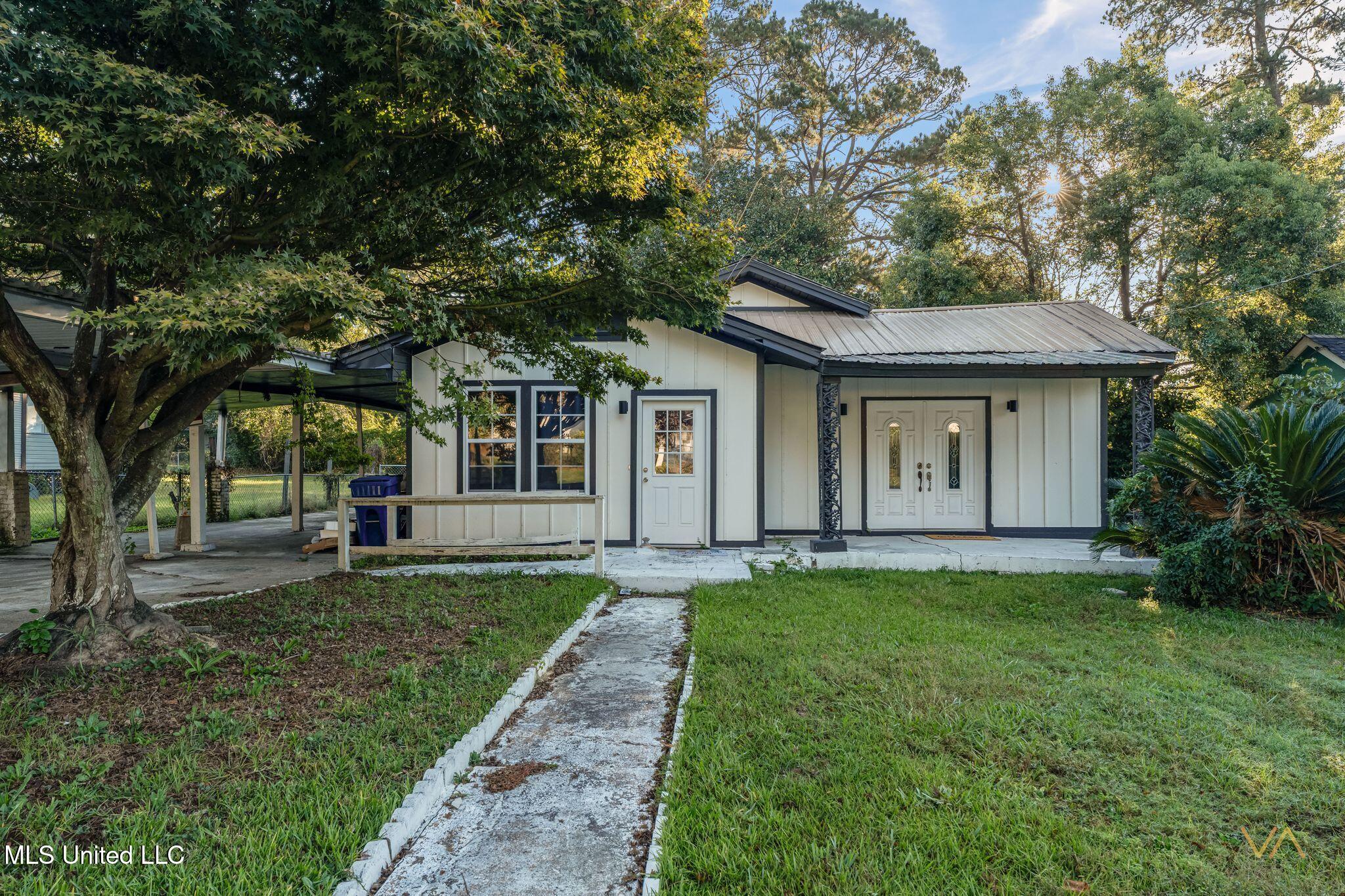 612 John Street Property Photo 1