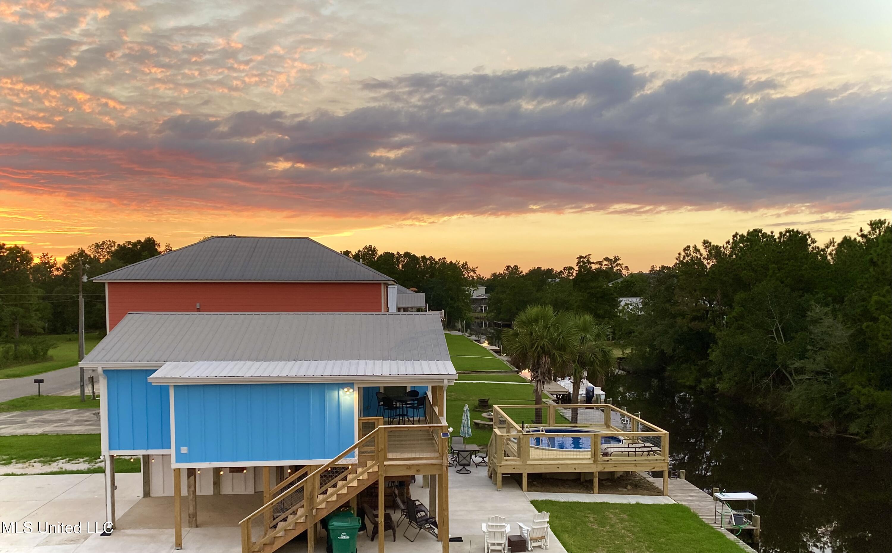 4024 Blue Jay Street Property Photo 3