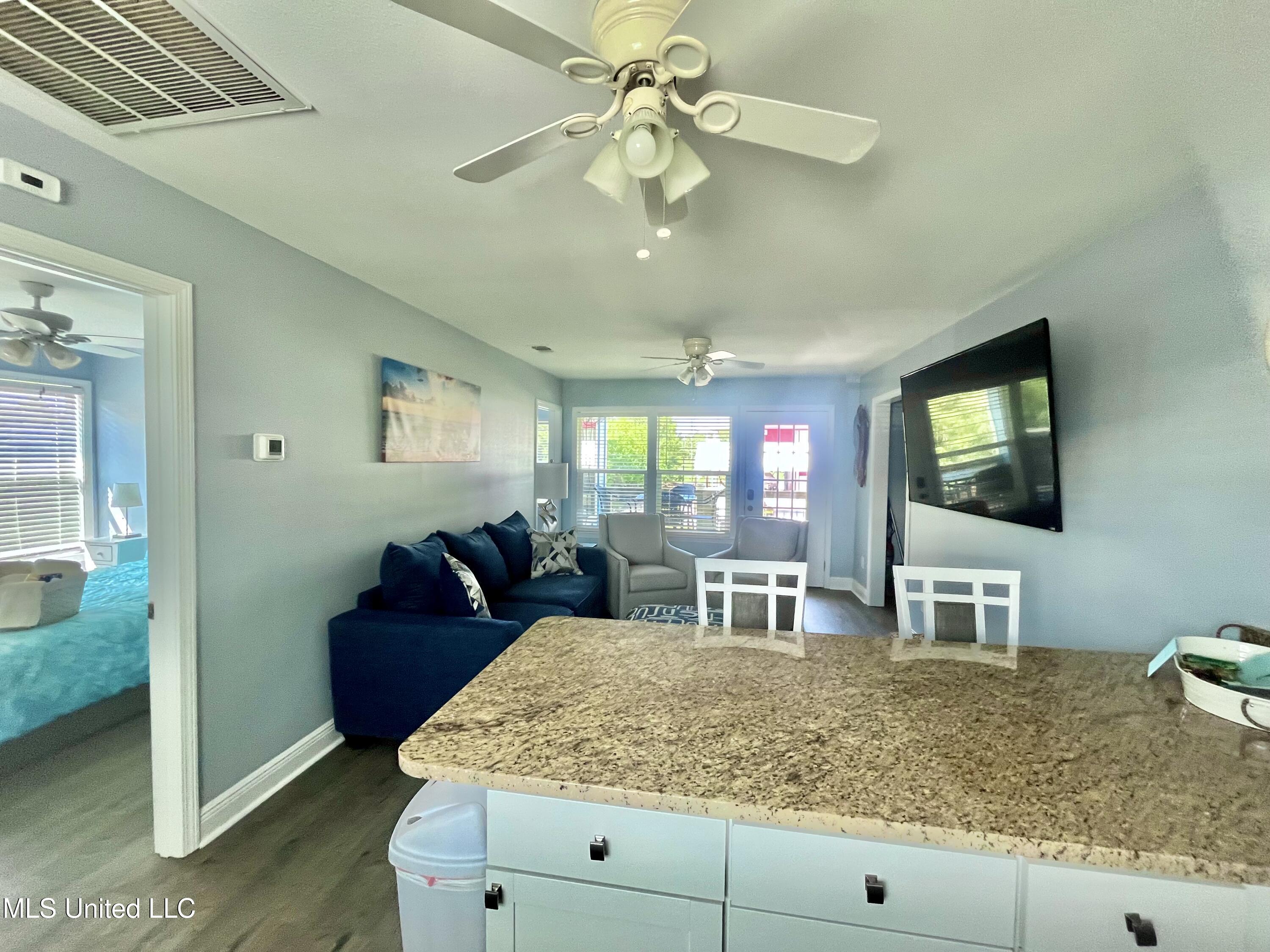 4024 Blue Jay Street Property Photo 6