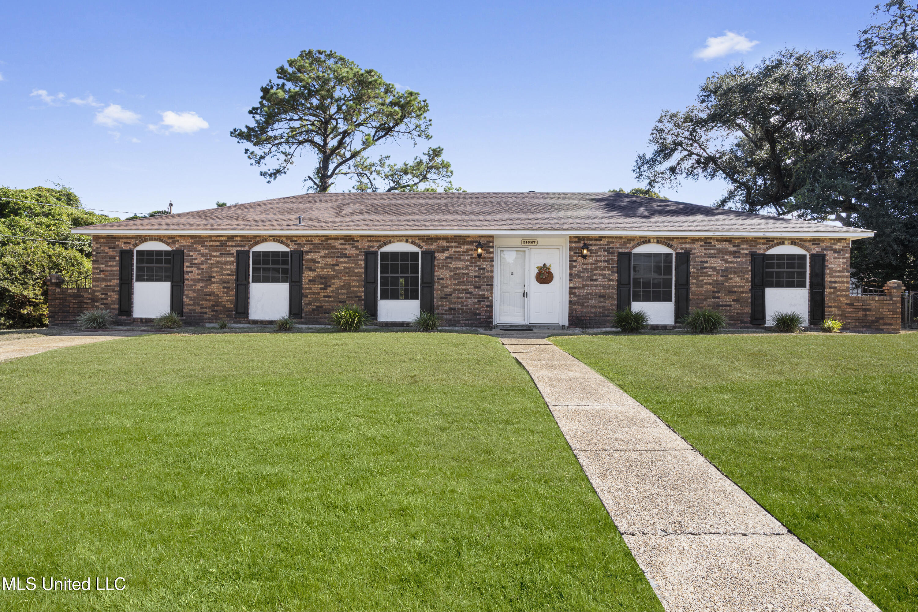 8 Lexington Place Property Photo 1