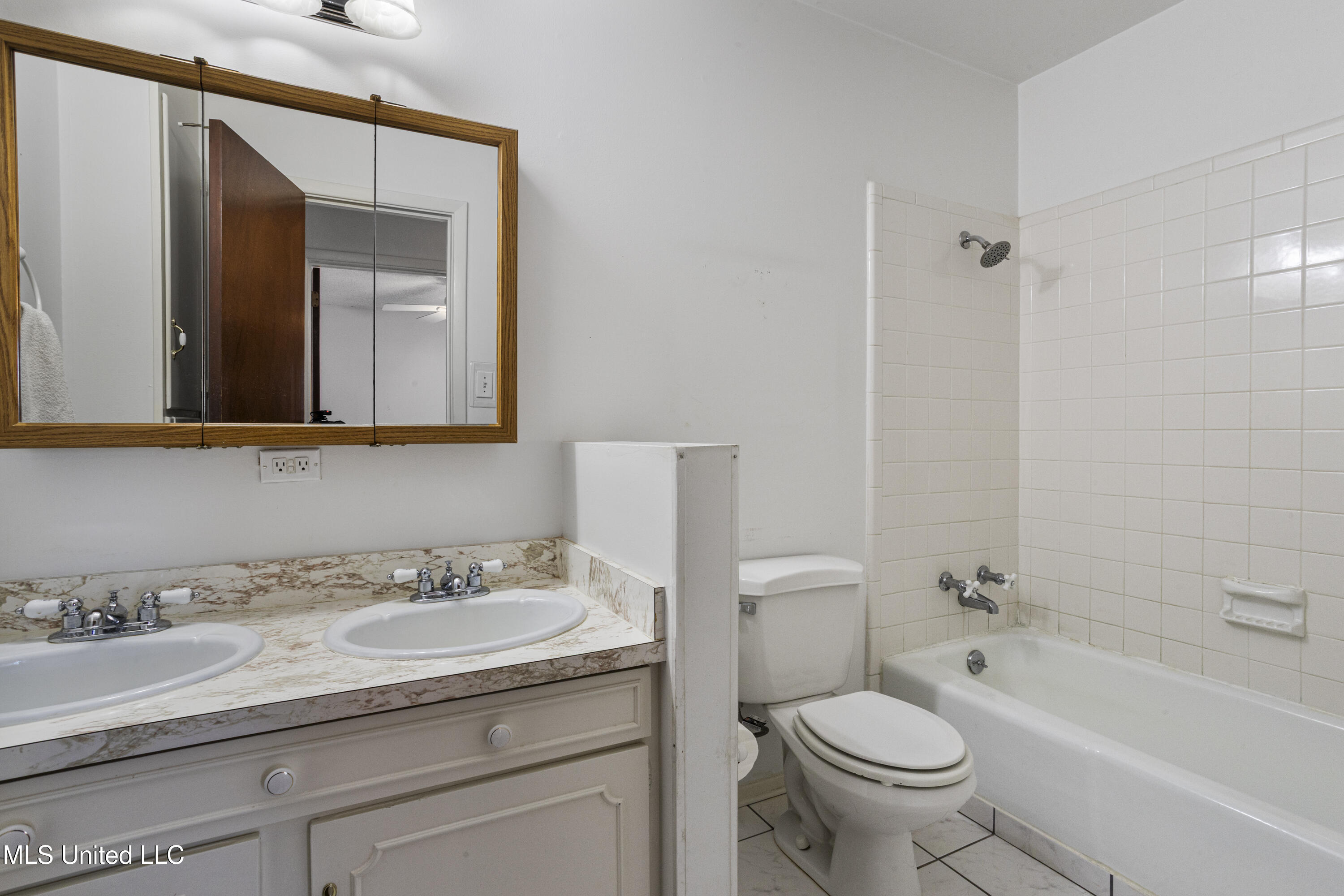 8 Lexington Place Property Photo 15