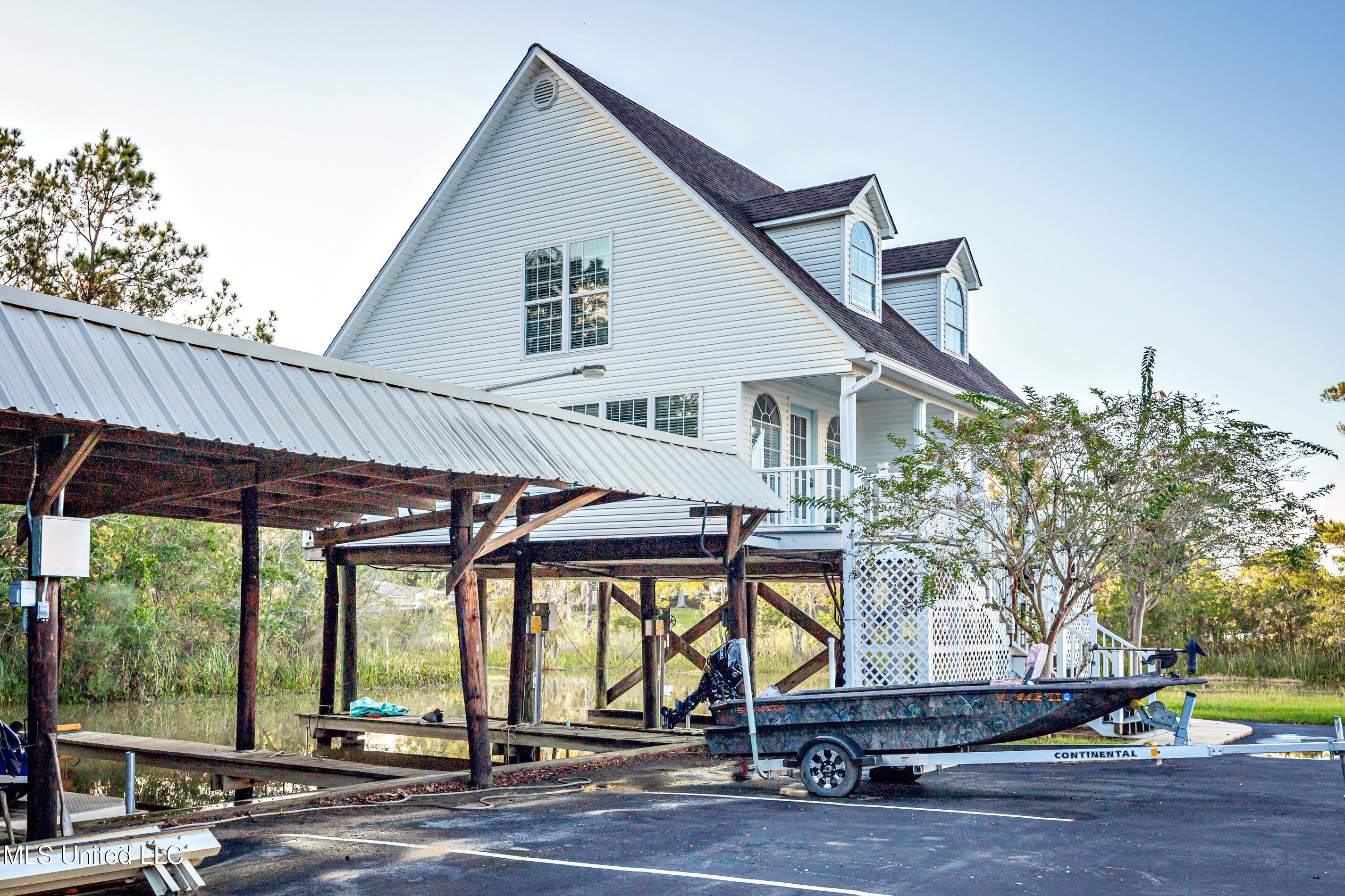 1102 Stanfield Point Road Property Photo 3