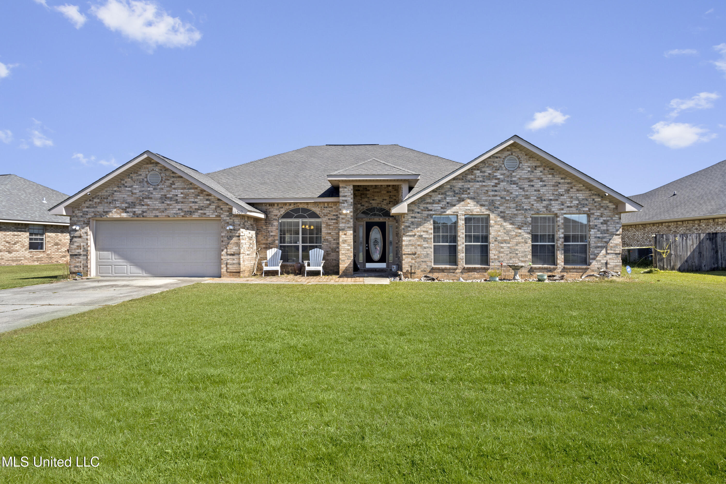 11319 Camelot Estates Drive Property Photo 1