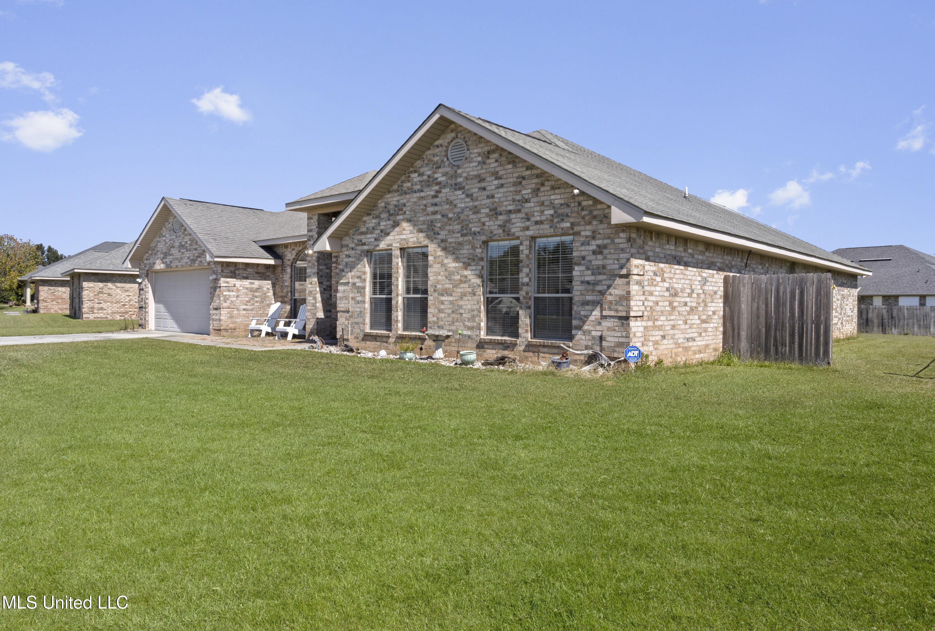 11319 Camelot Estates Drive Property Photo 6
