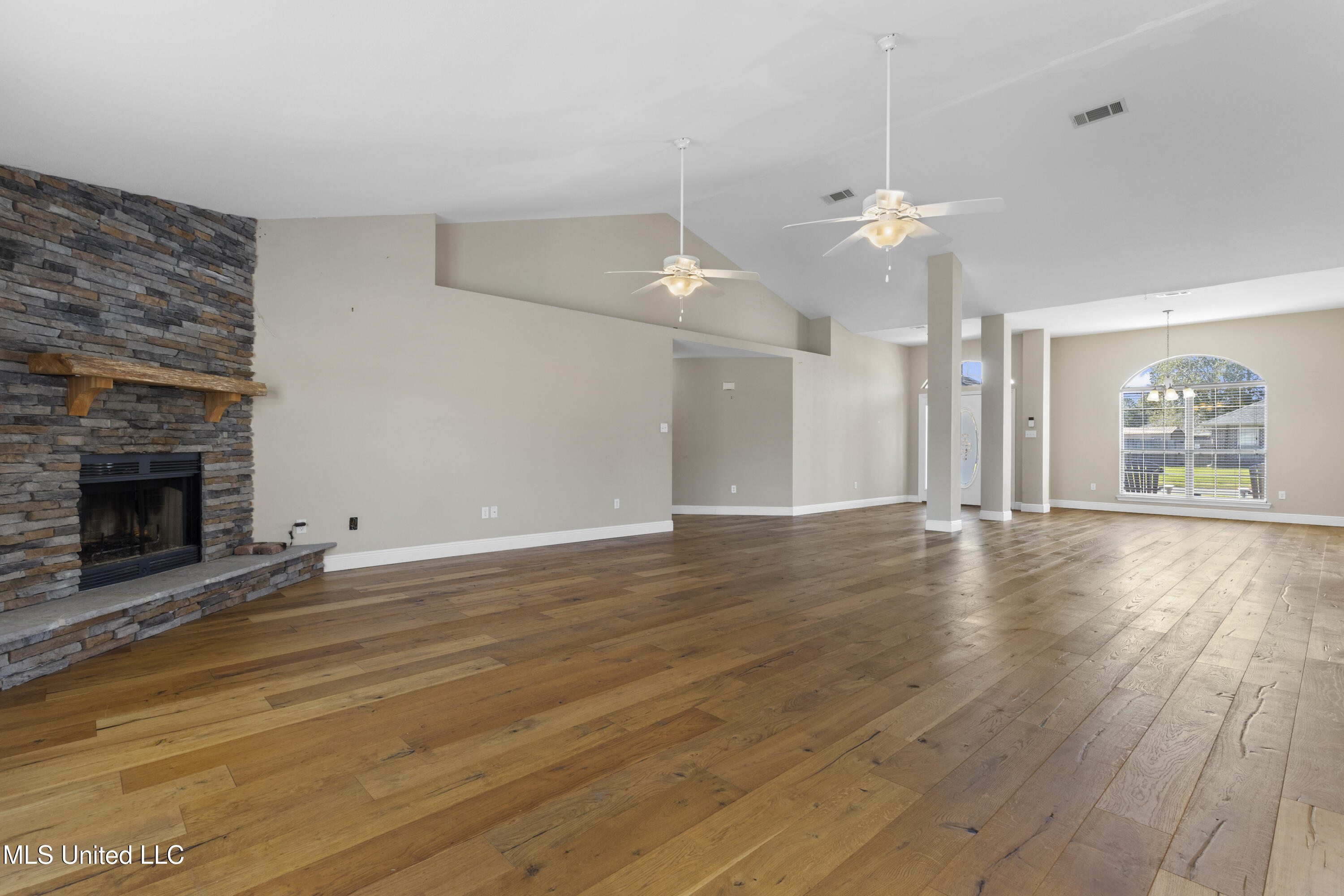 11319 Camelot Estates Drive Property Photo 7