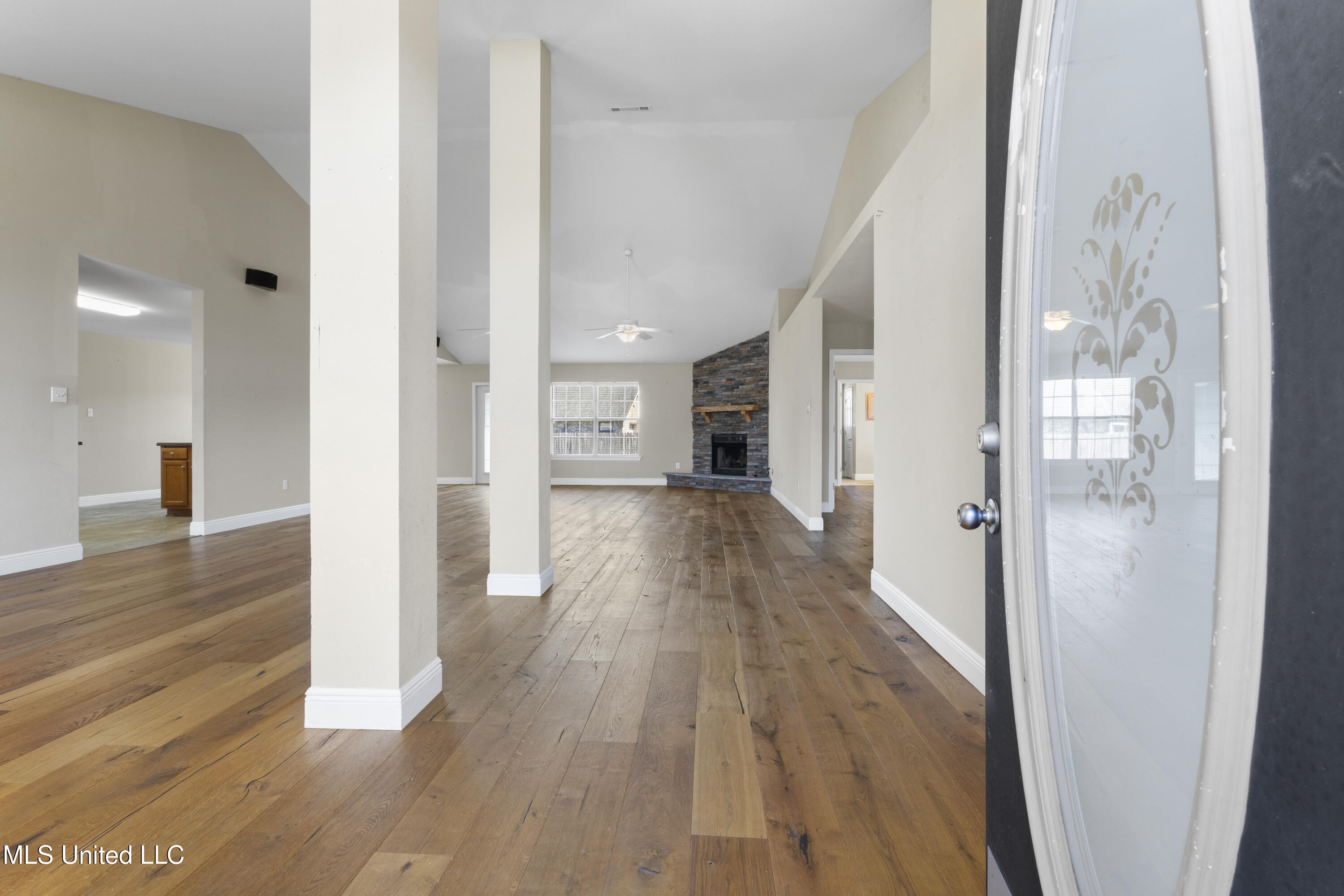 11319 Camelot Estates Drive Property Photo 9