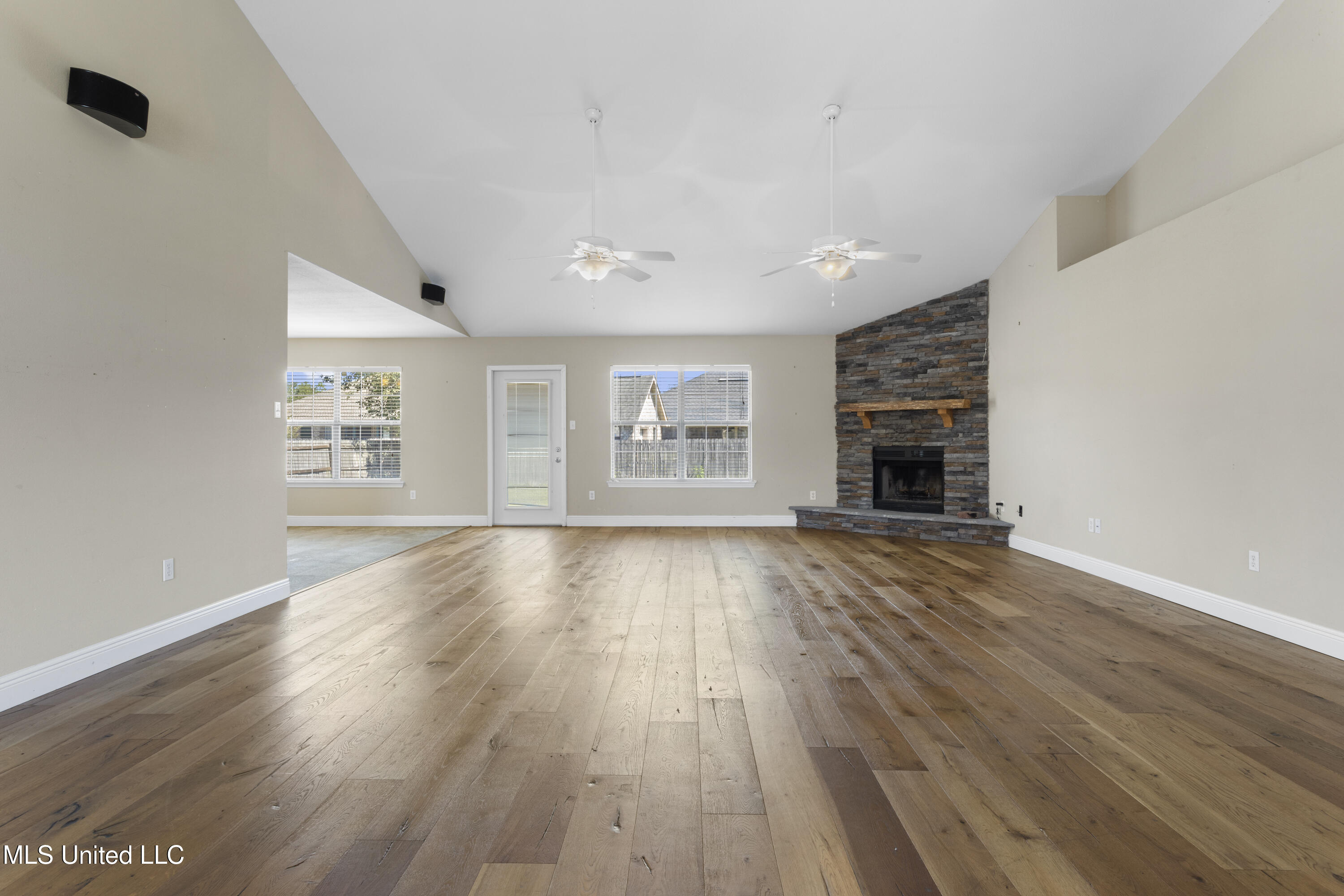 11319 Camelot Estates Drive Property Photo 11