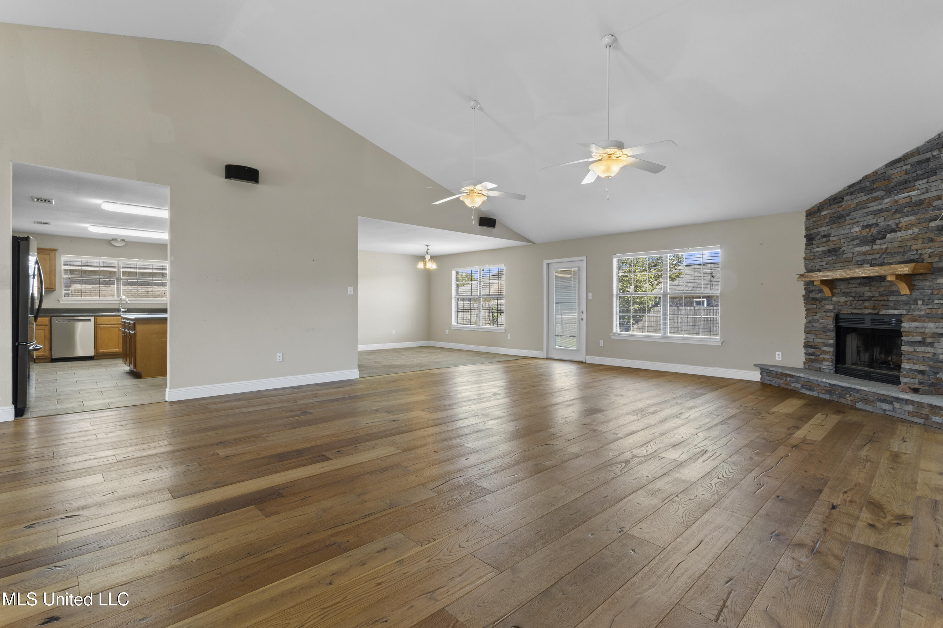 11319 Camelot Estates Drive Property Photo 13