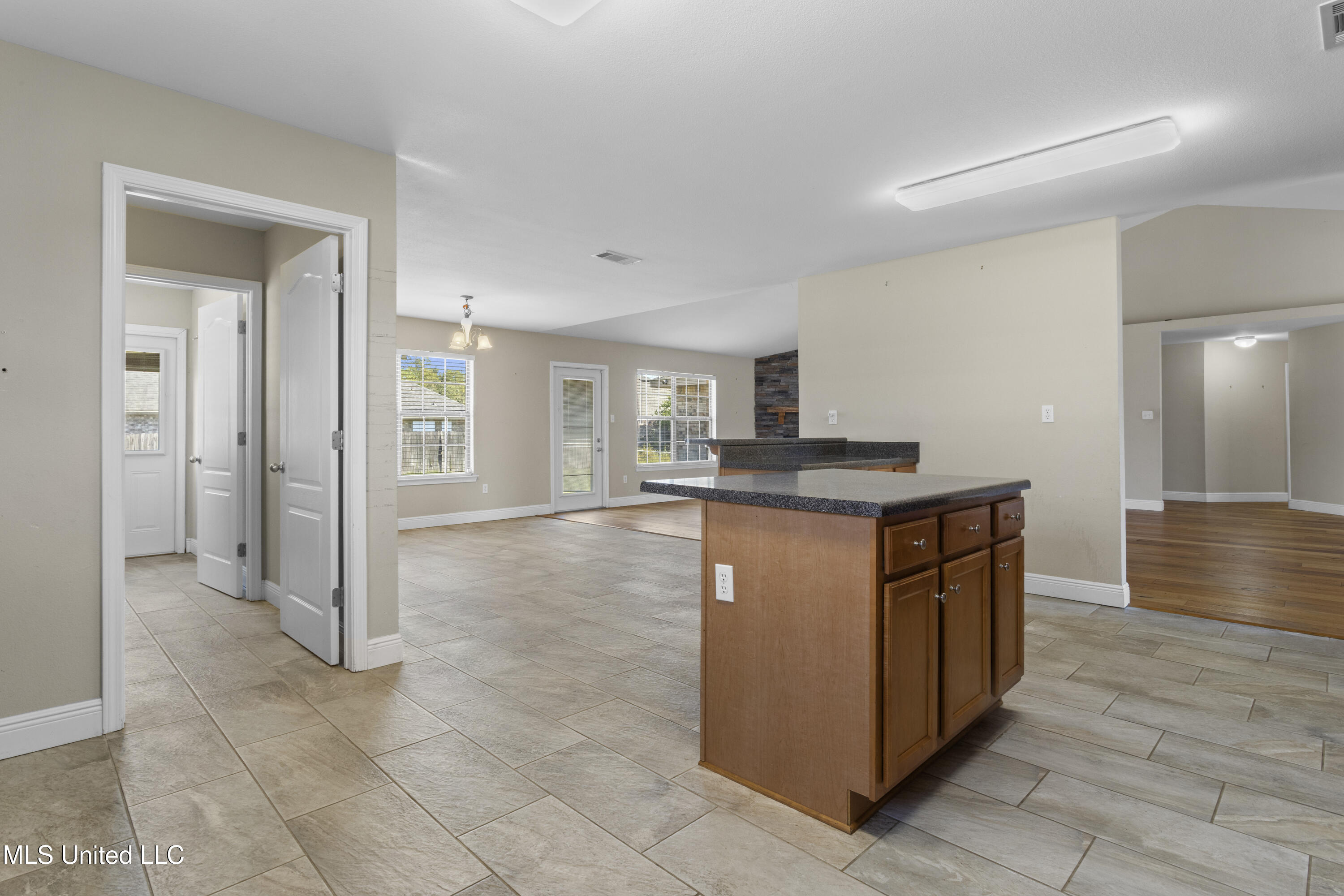 11319 Camelot Estates Drive Property Photo 17