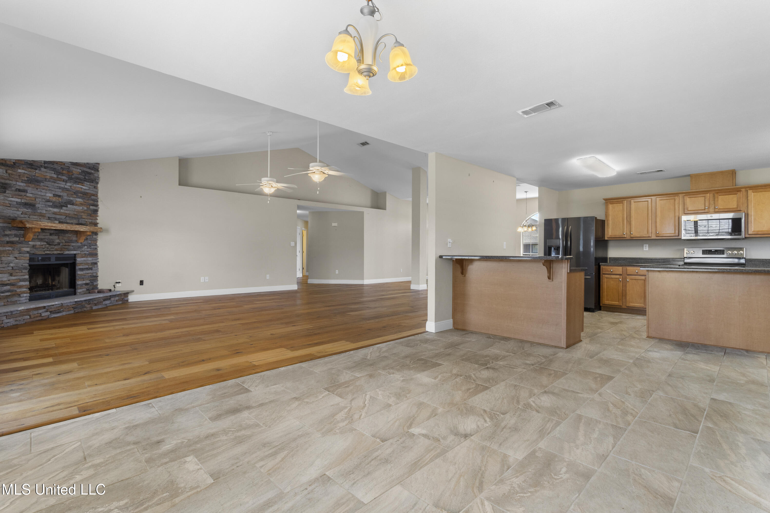 11319 Camelot Estates Drive Property Photo 18