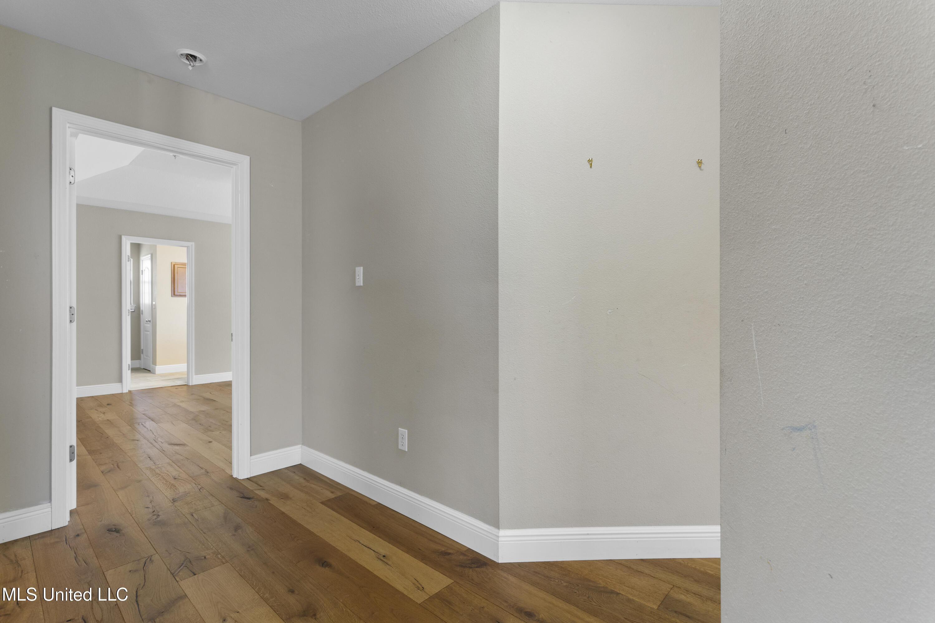 11319 Camelot Estates Drive Property Photo 21