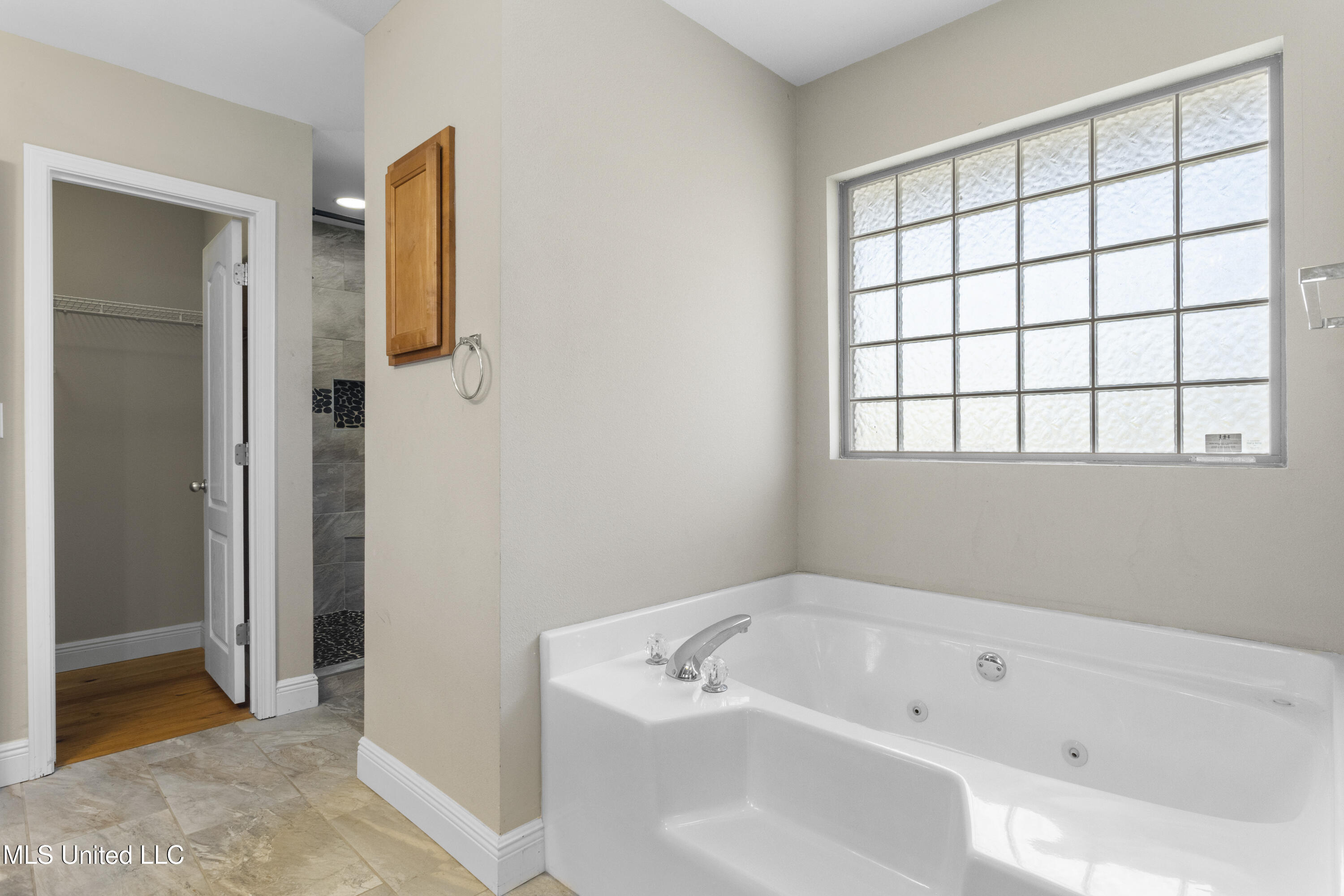 11319 Camelot Estates Drive Property Photo 24