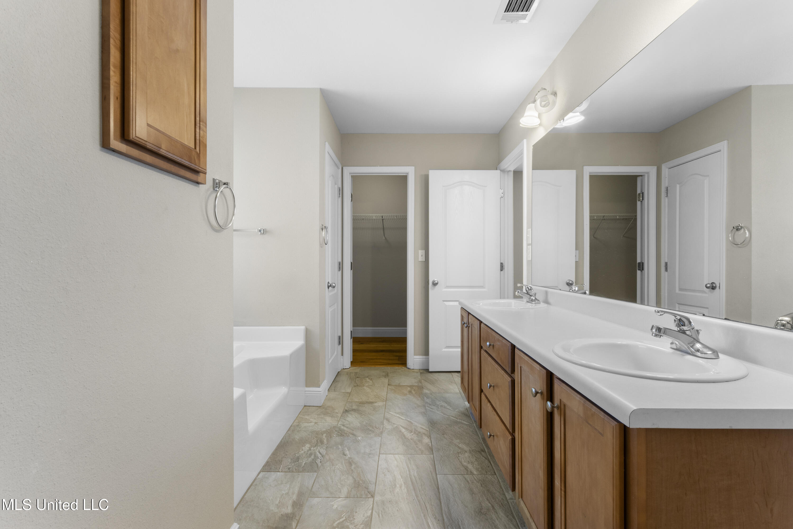 11319 Camelot Estates Drive Property Photo 25