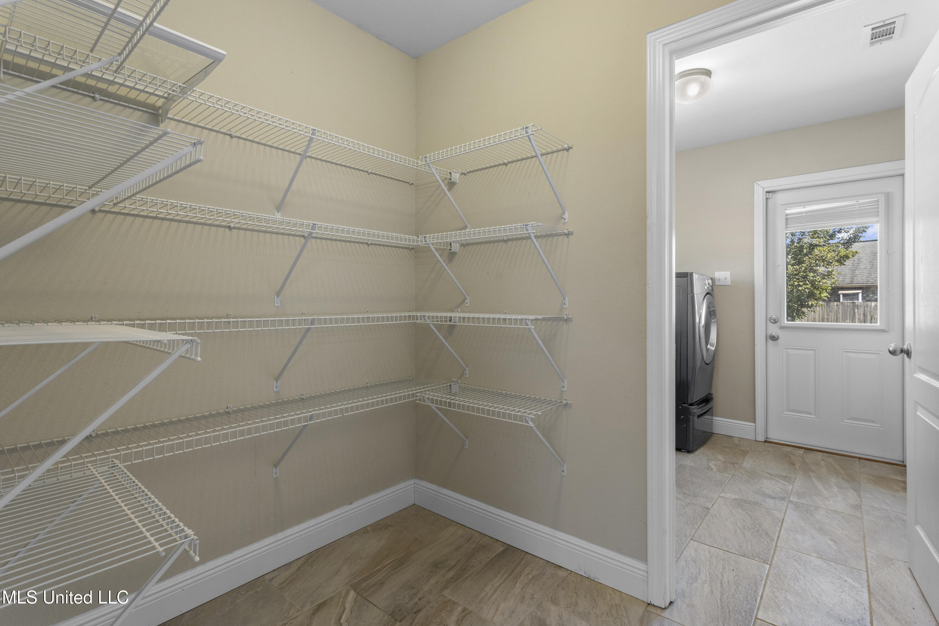 11319 Camelot Estates Drive Property Photo 32