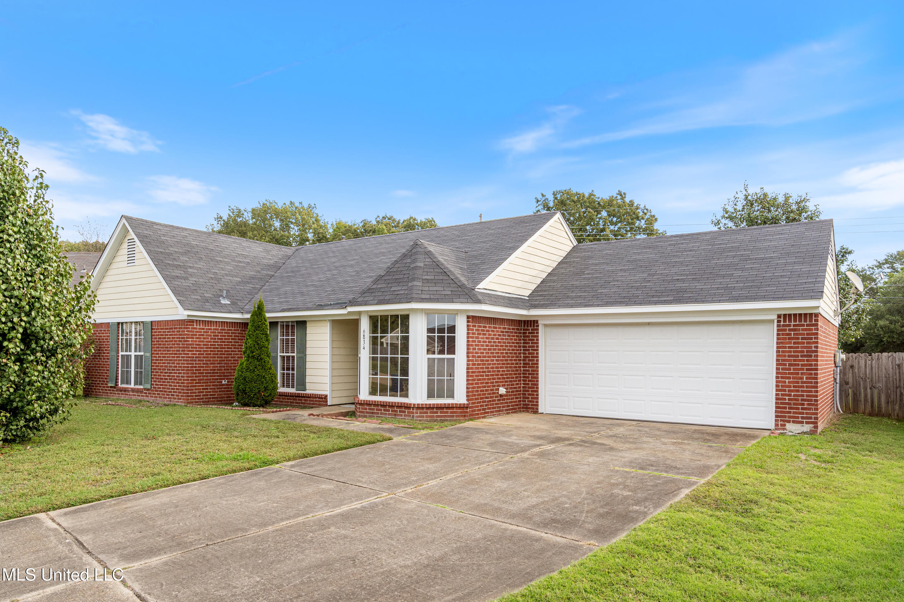 6834 Hunters Crossing Property Photo 2