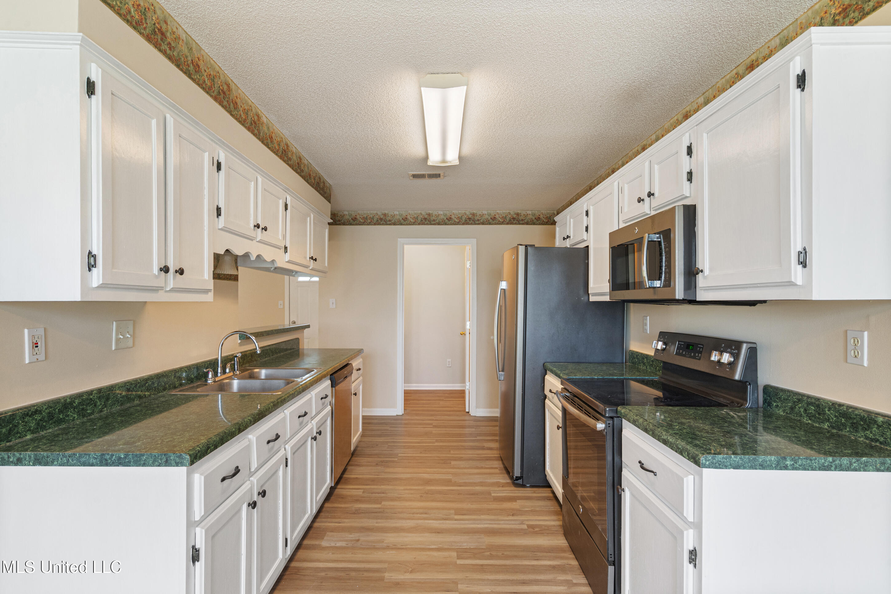 6834 Hunters Crossing Property Photo 9