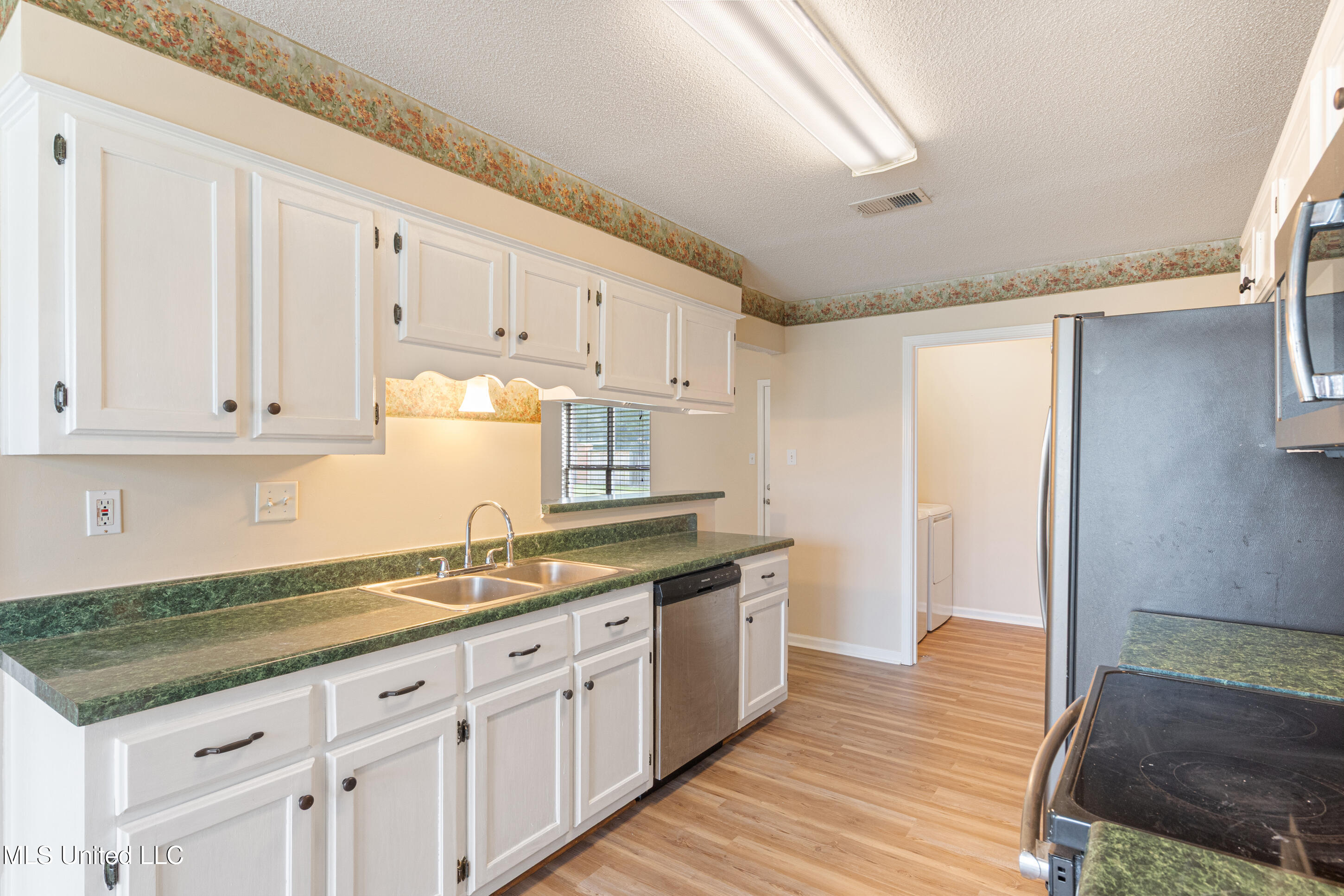 6834 Hunters Crossing Property Photo 10