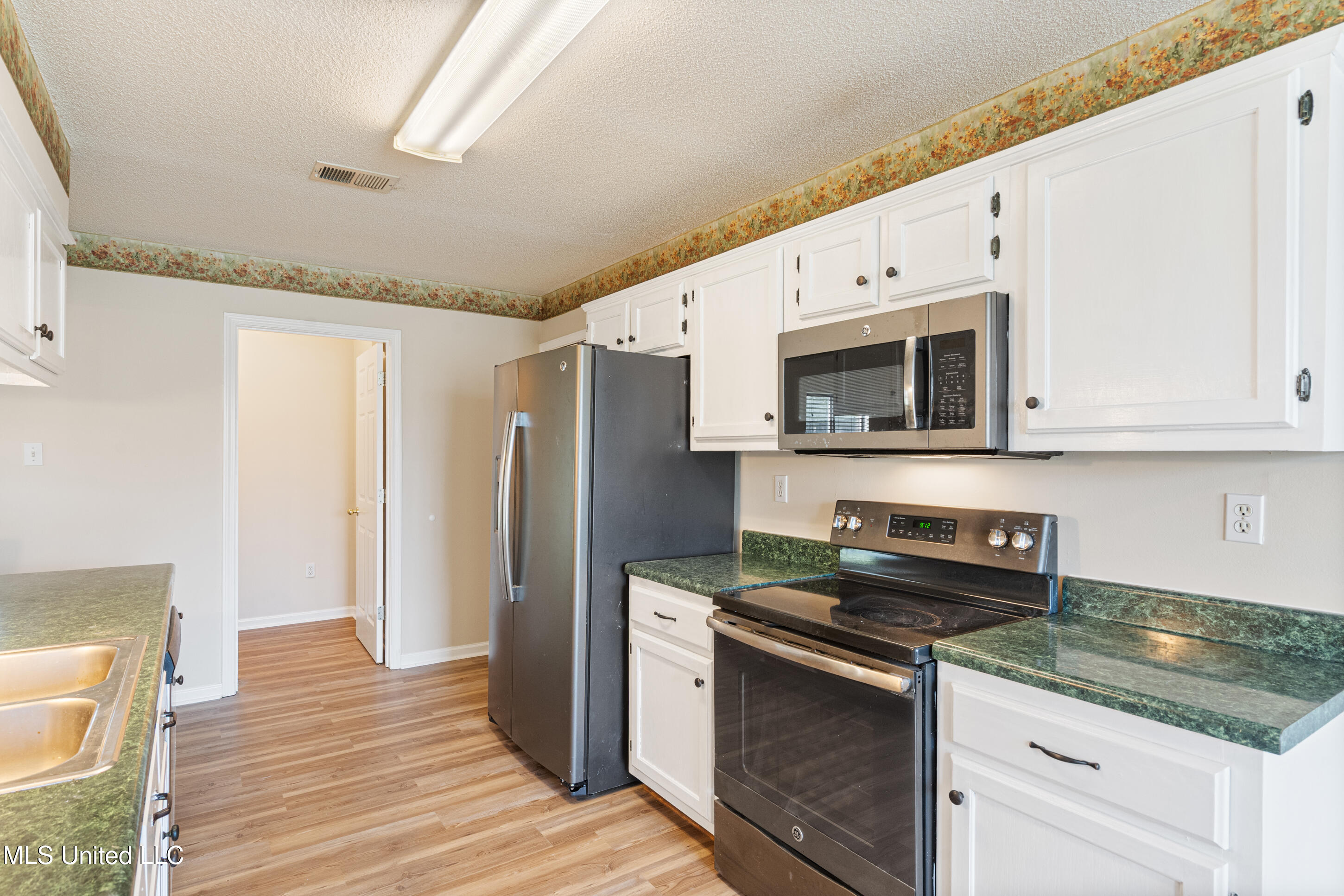 6834 Hunters Crossing Property Photo 11