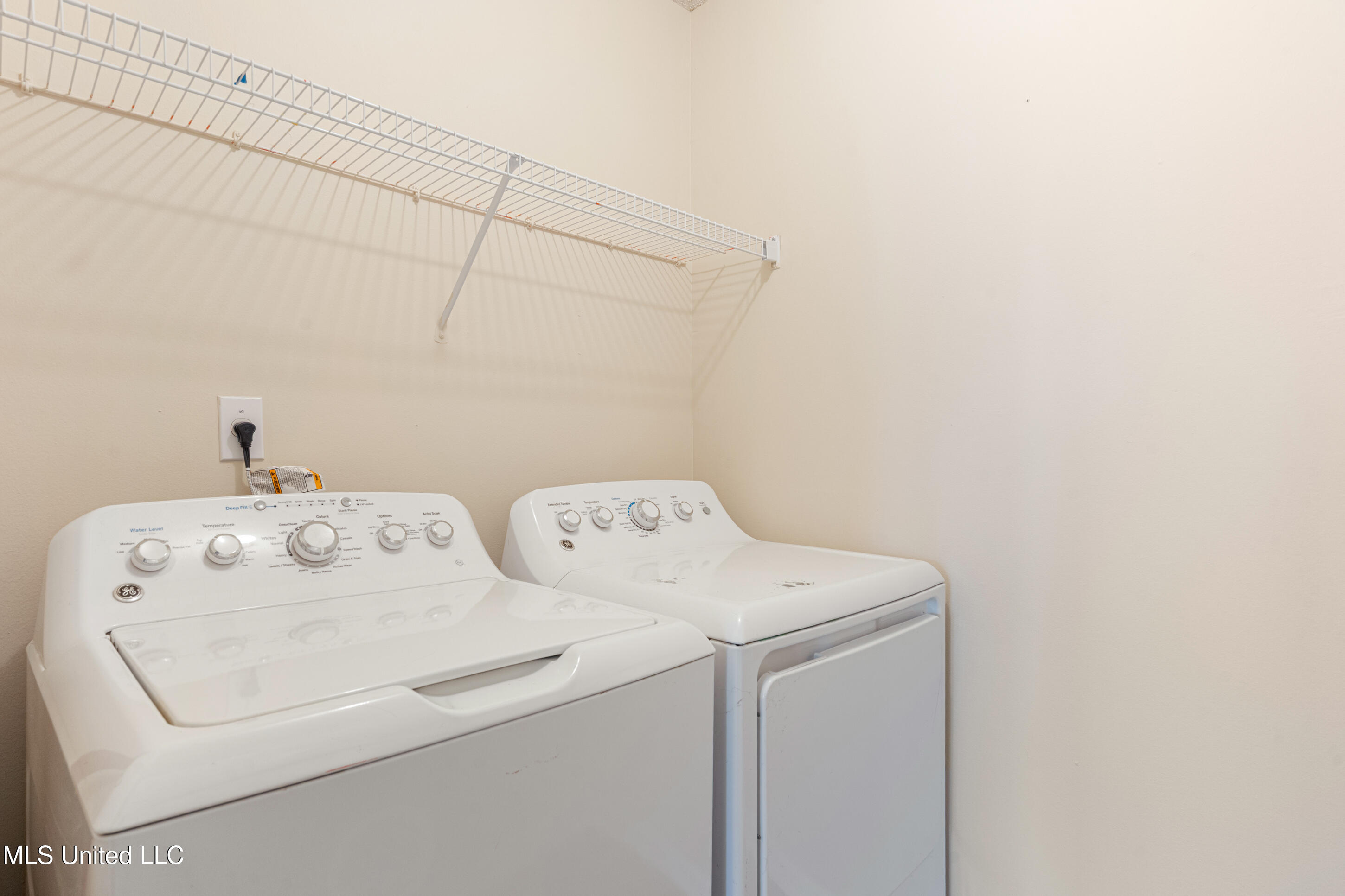 6834 Hunters Crossing Property Photo 12