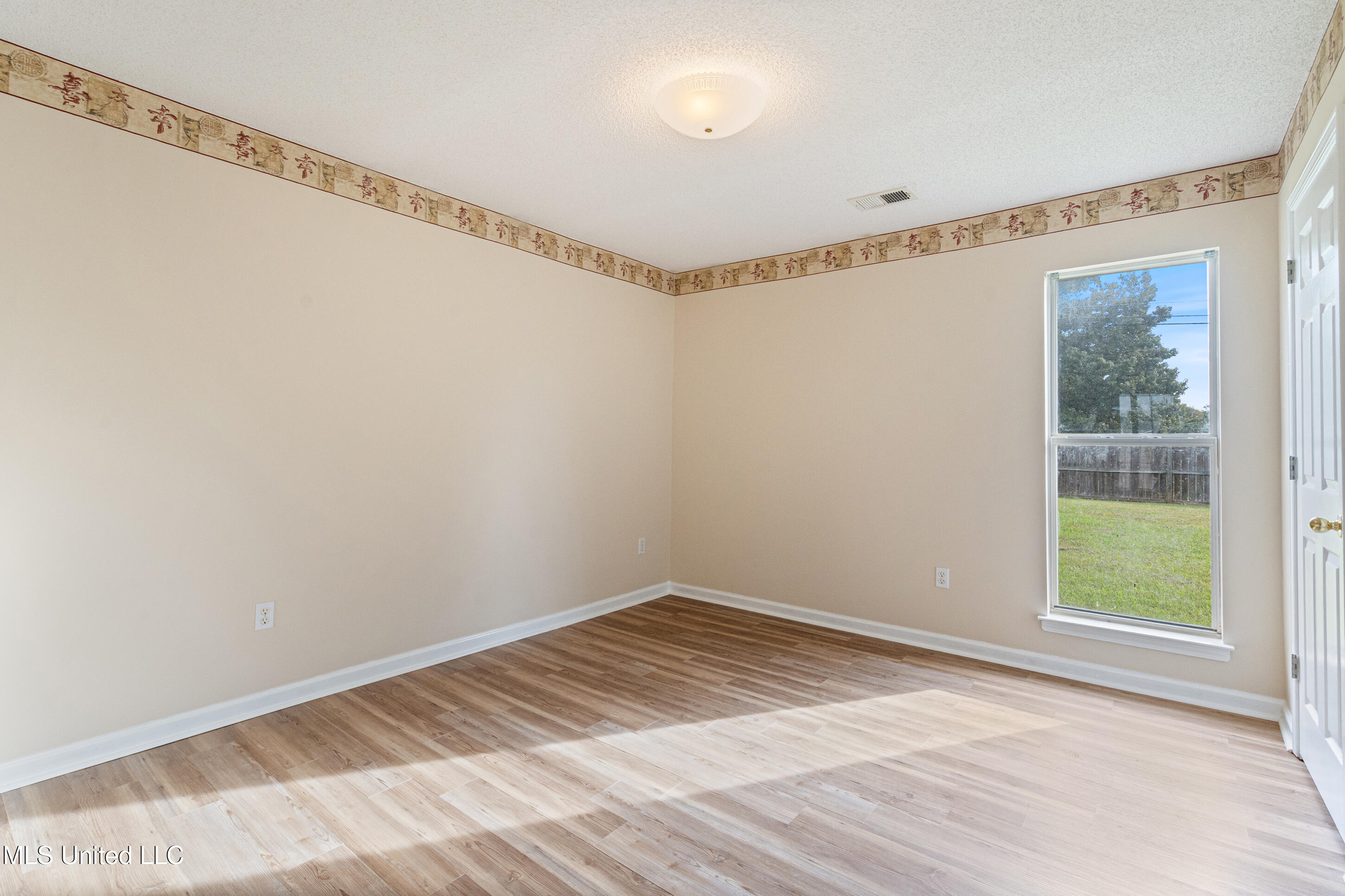 6834 Hunters Crossing Property Photo 14