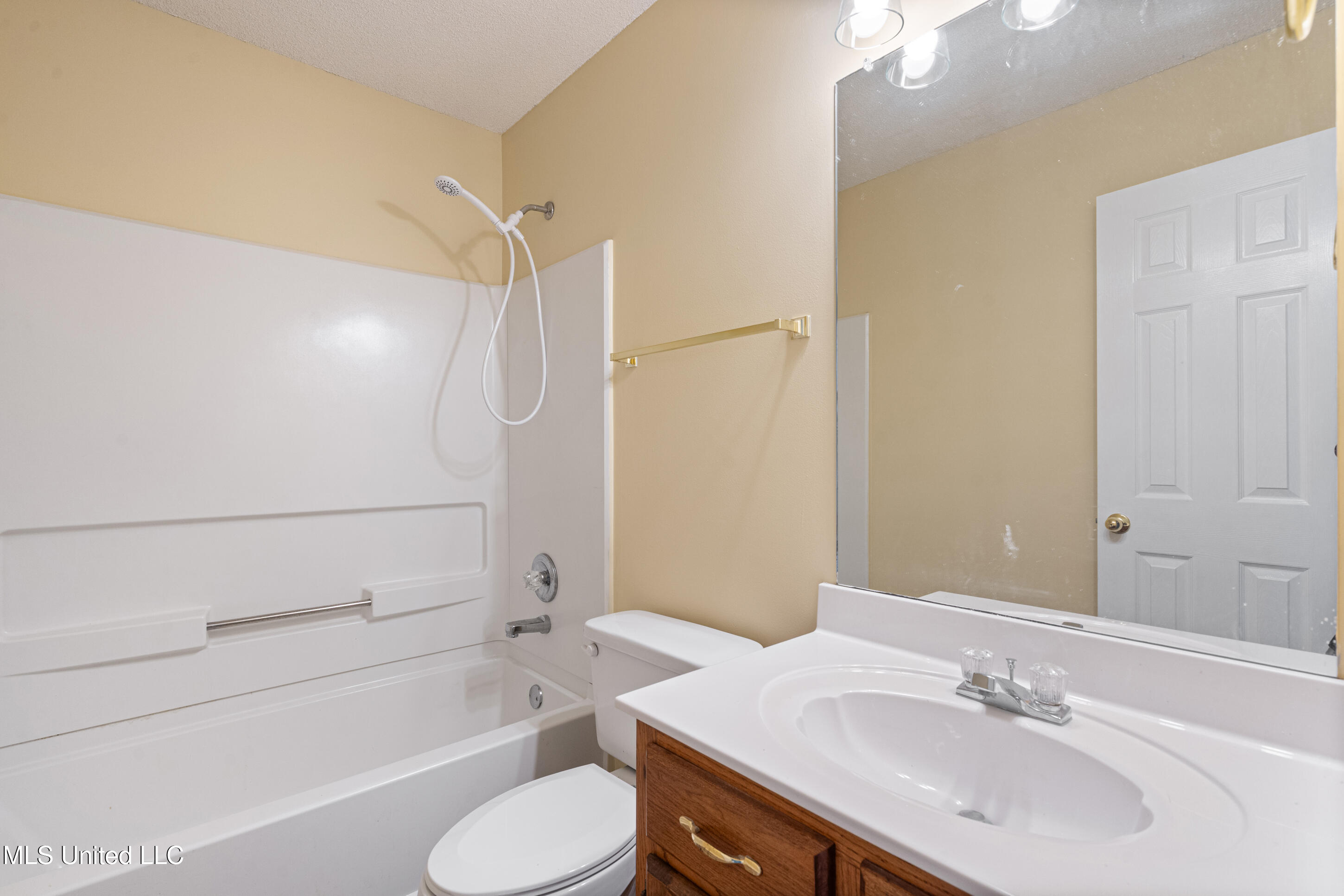 6834 Hunters Crossing Property Photo 16