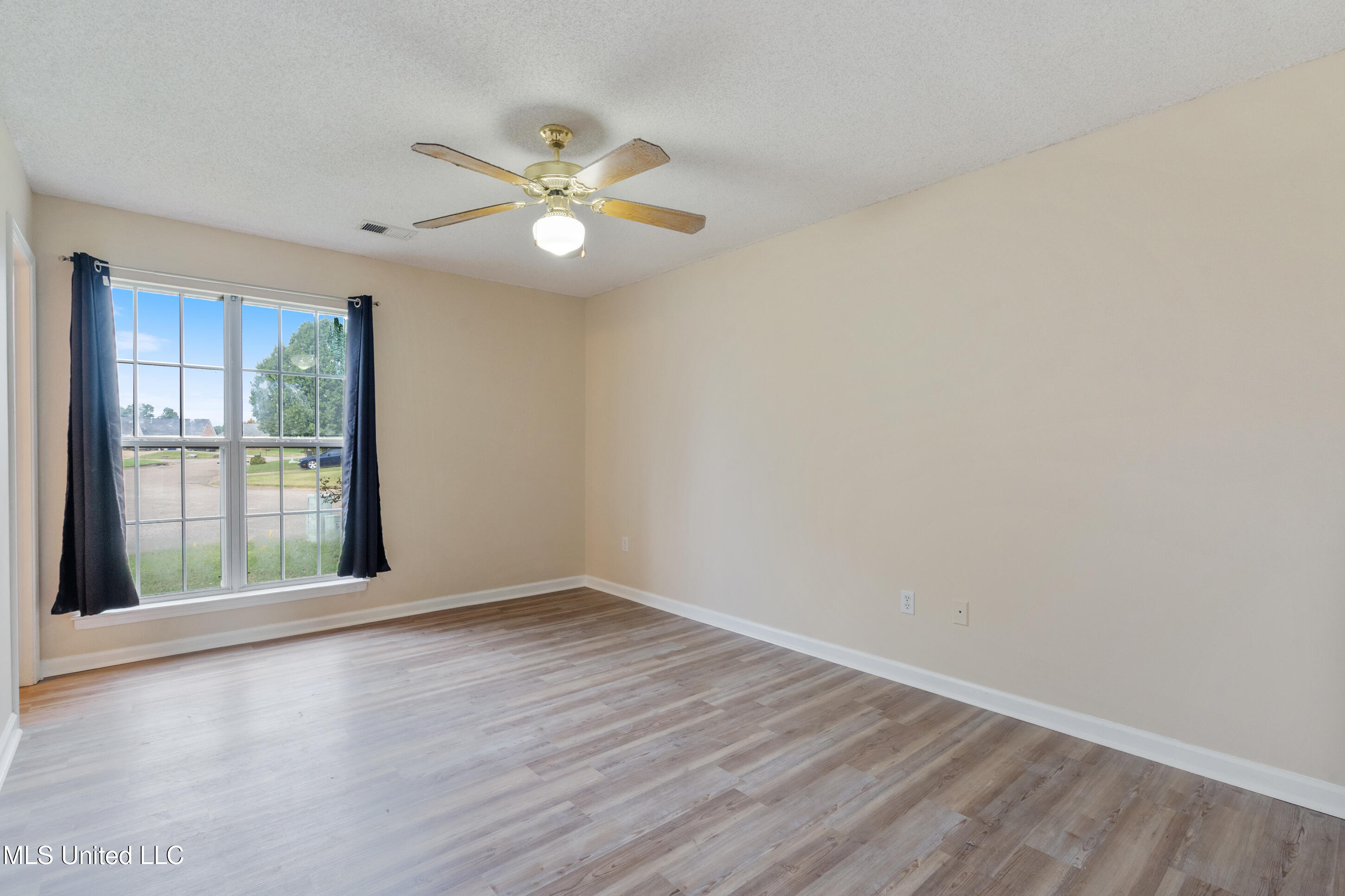 6834 Hunters Crossing Property Photo 17