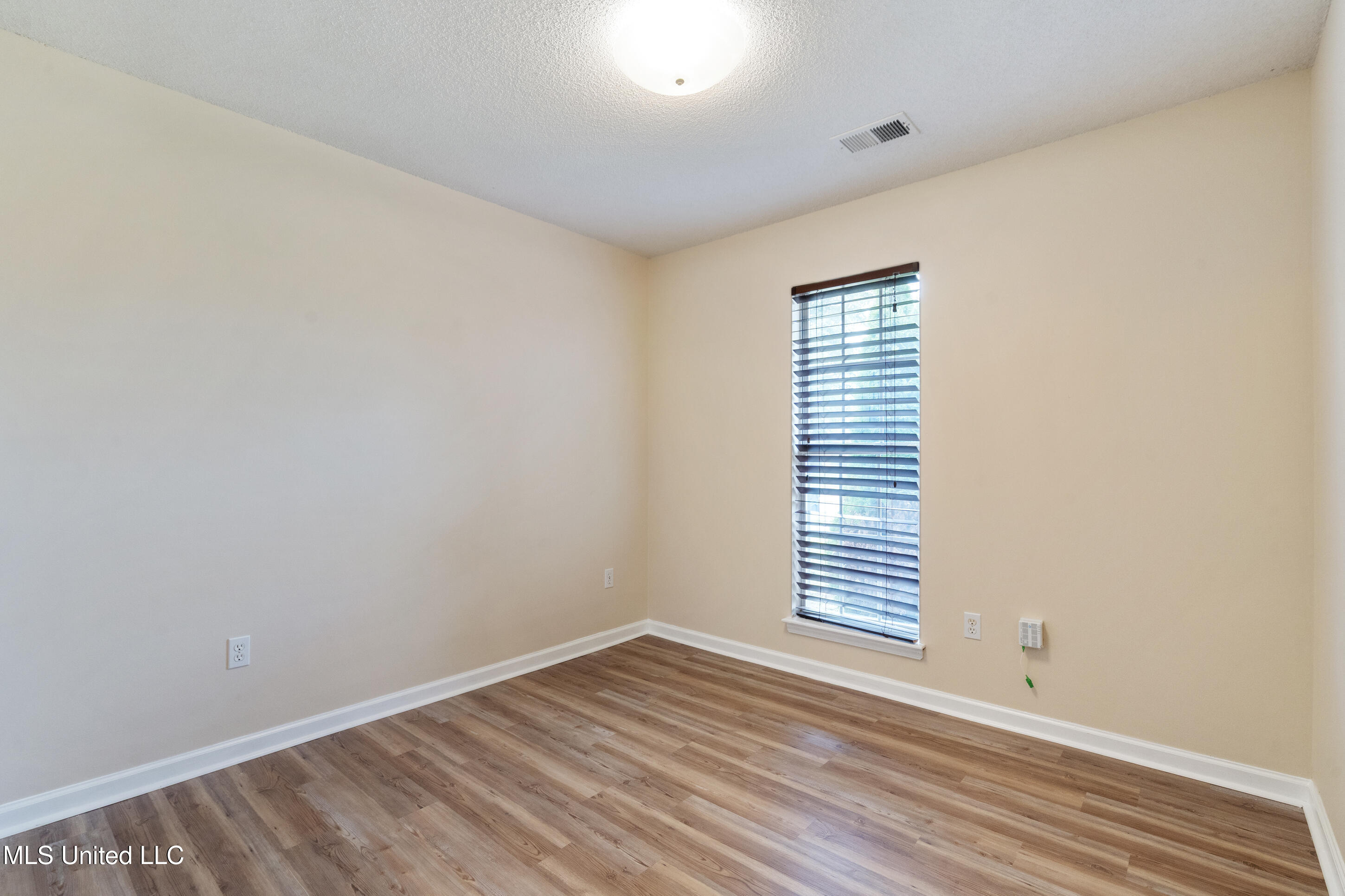 6834 Hunters Crossing Property Photo 20