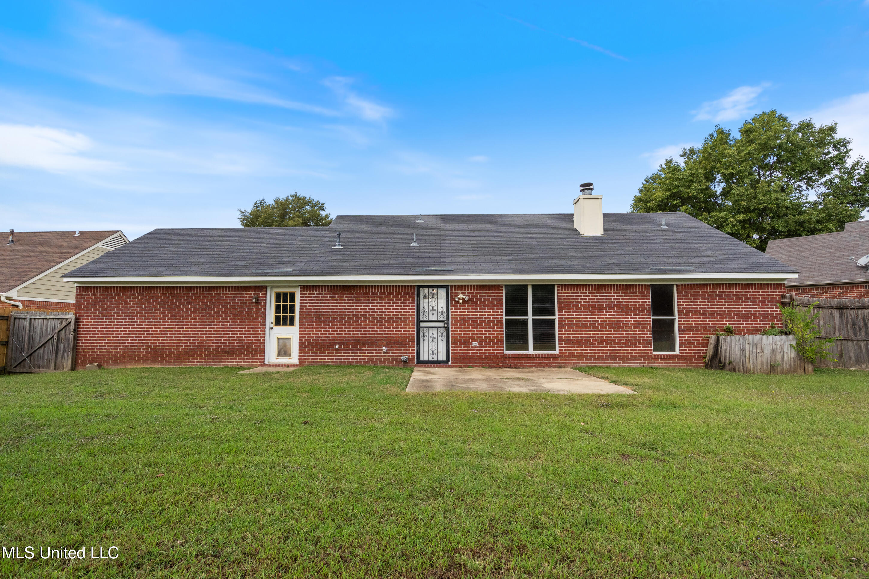 6834 Hunters Crossing Property Photo 23