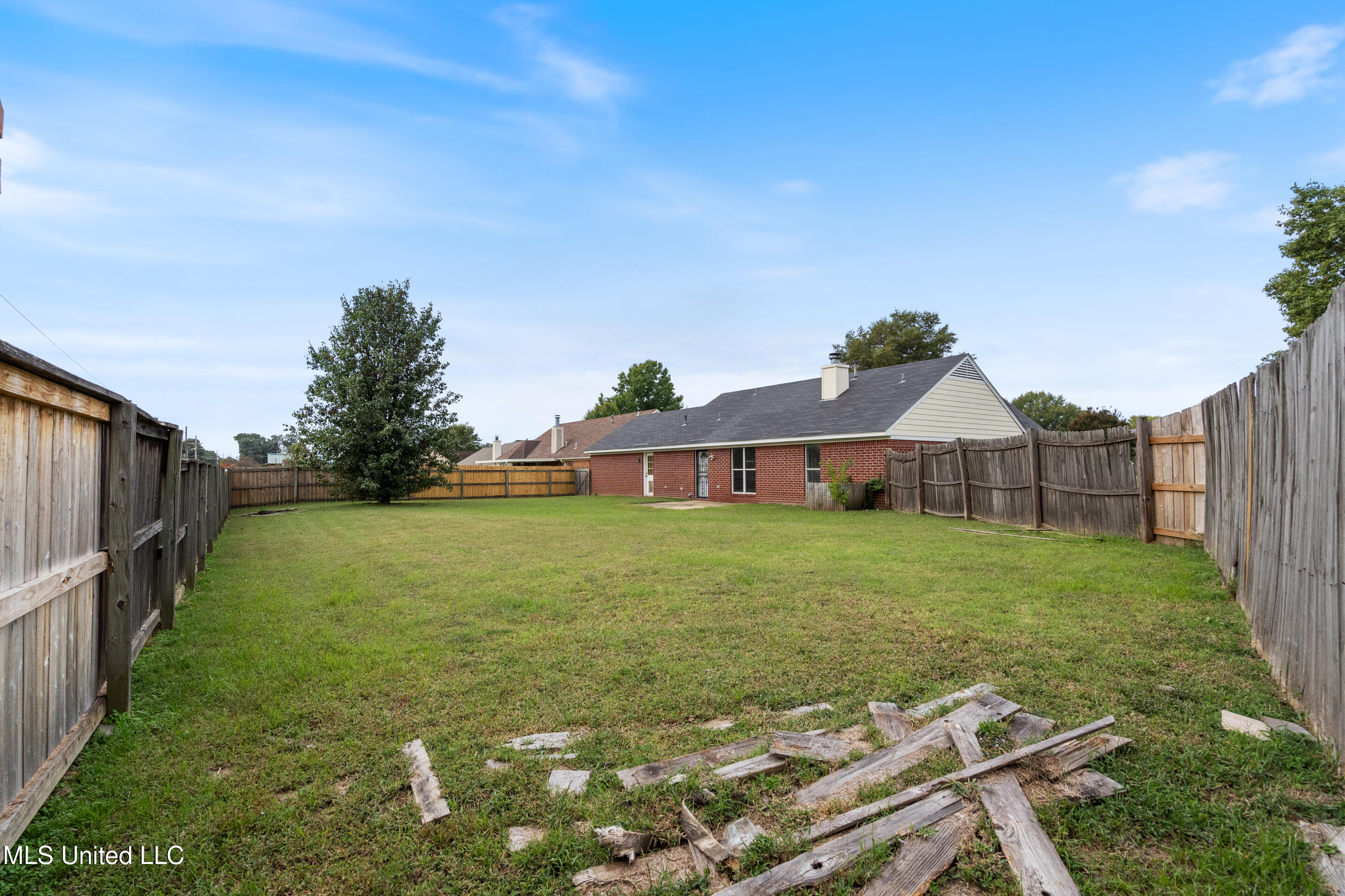 6834 Hunters Crossing Property Photo 24