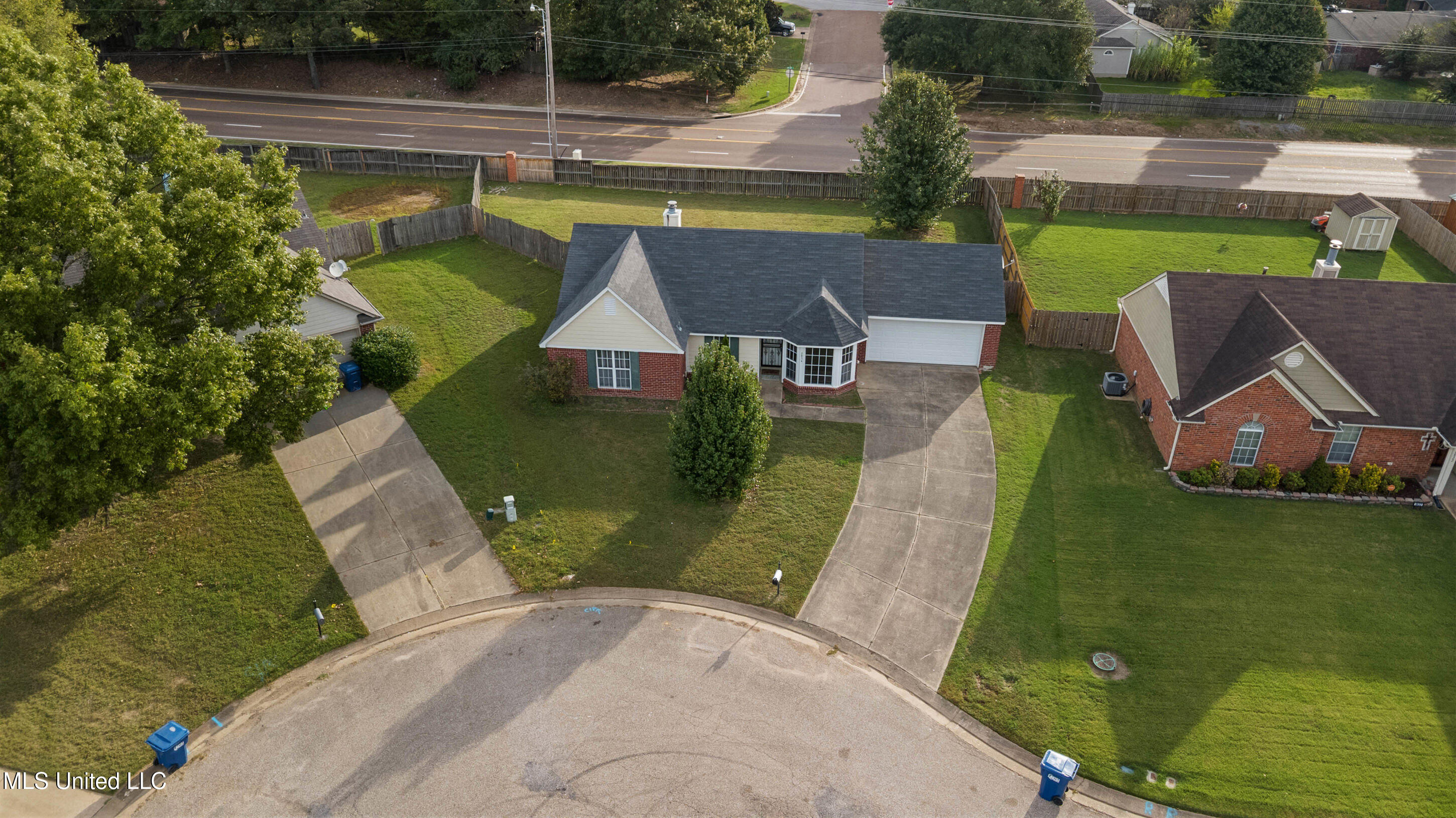 6834 Hunters Crossing Property Photo 26