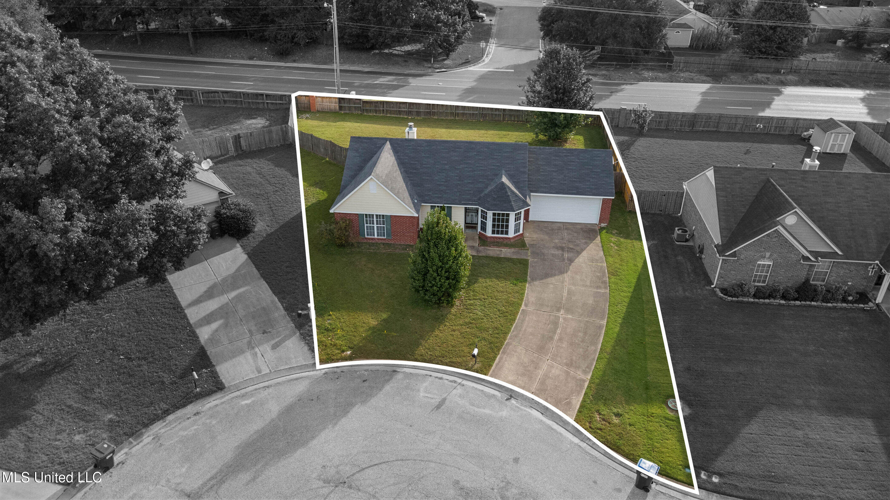 6834 Hunters Crossing Property Photo 27