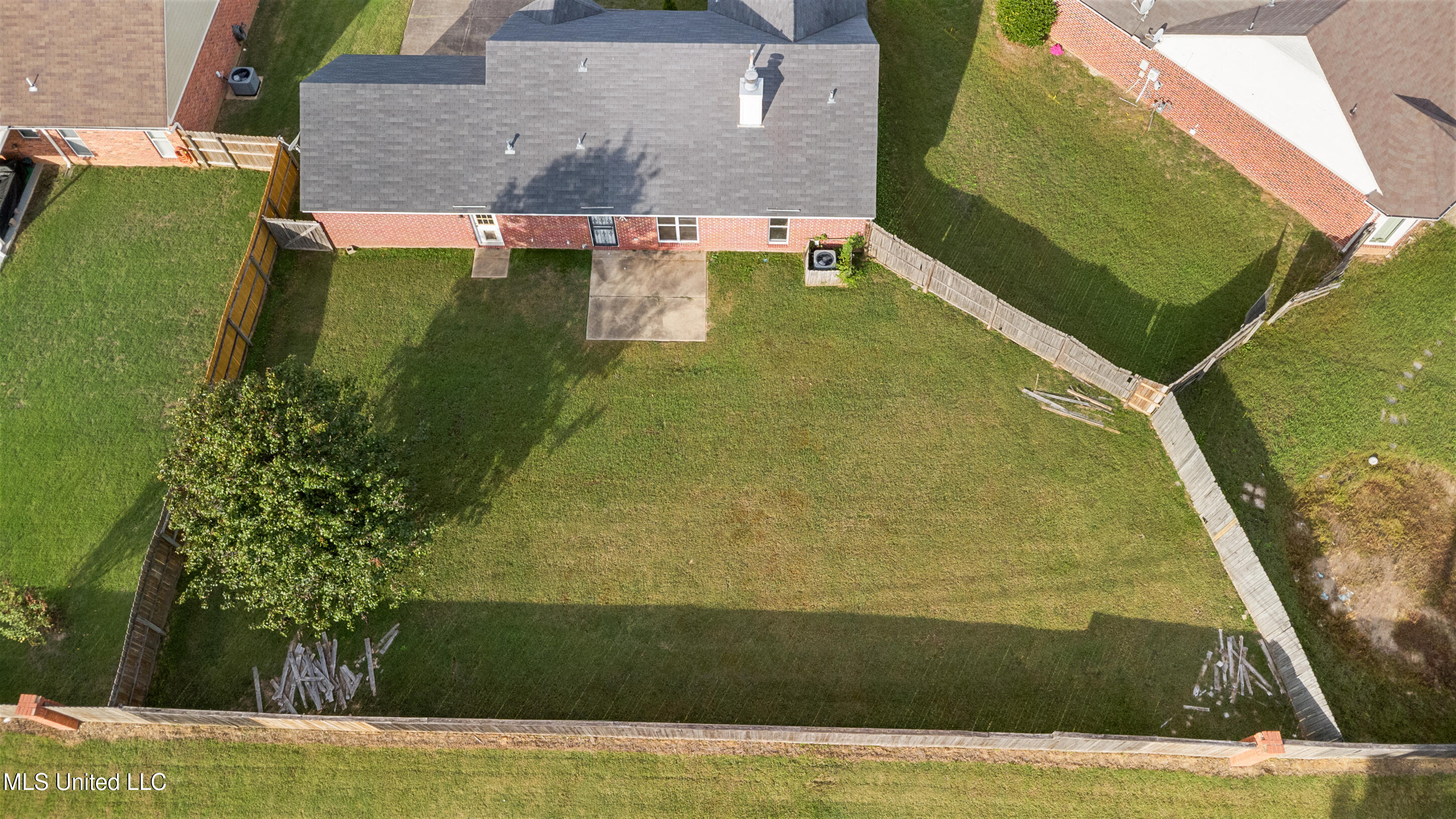 6834 Hunters Crossing Property Photo 28