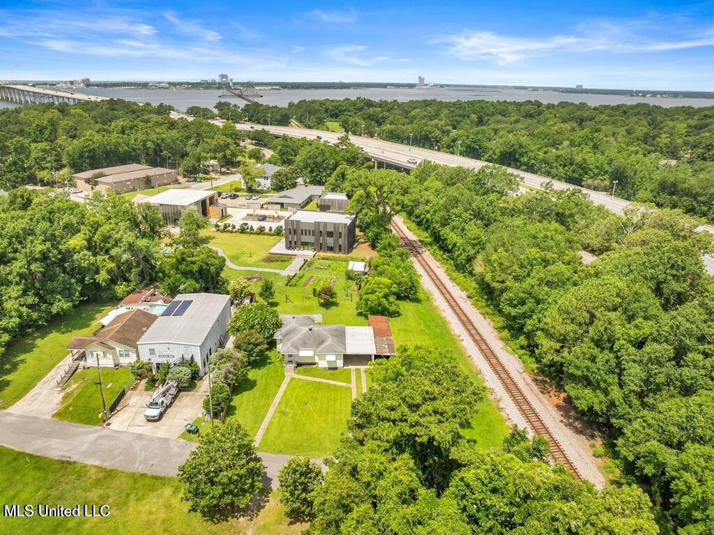 615 First Avenue Property Photo 3