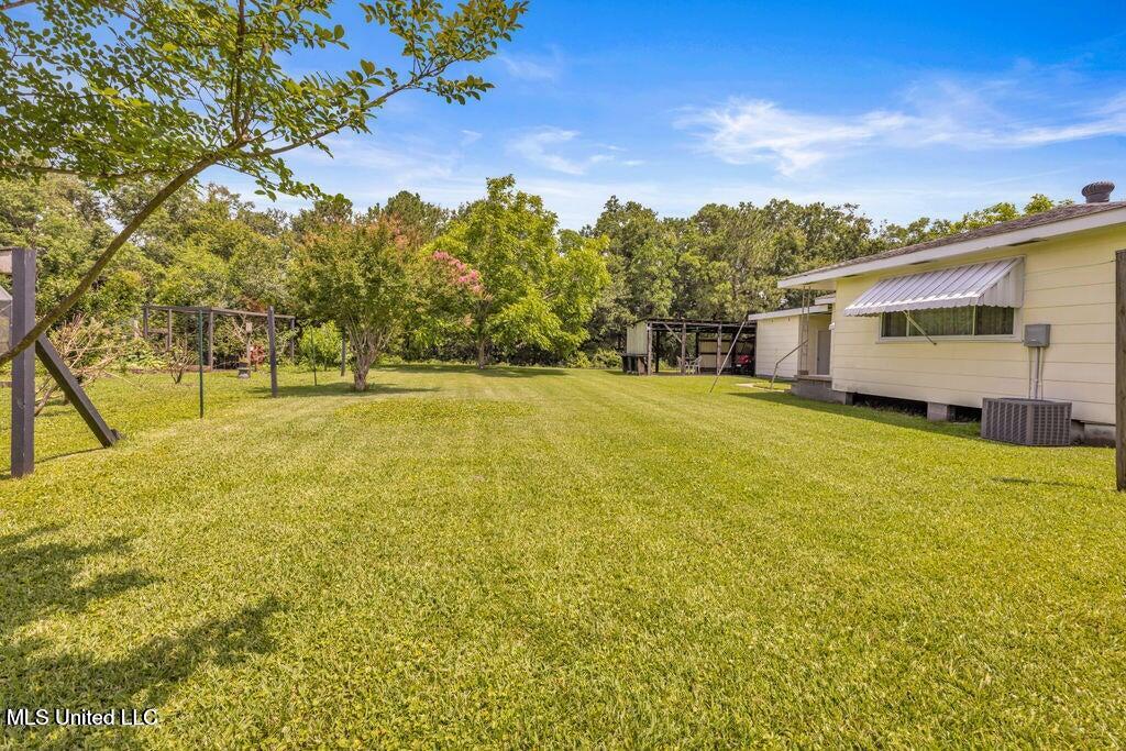 615 First Avenue Property Photo 6